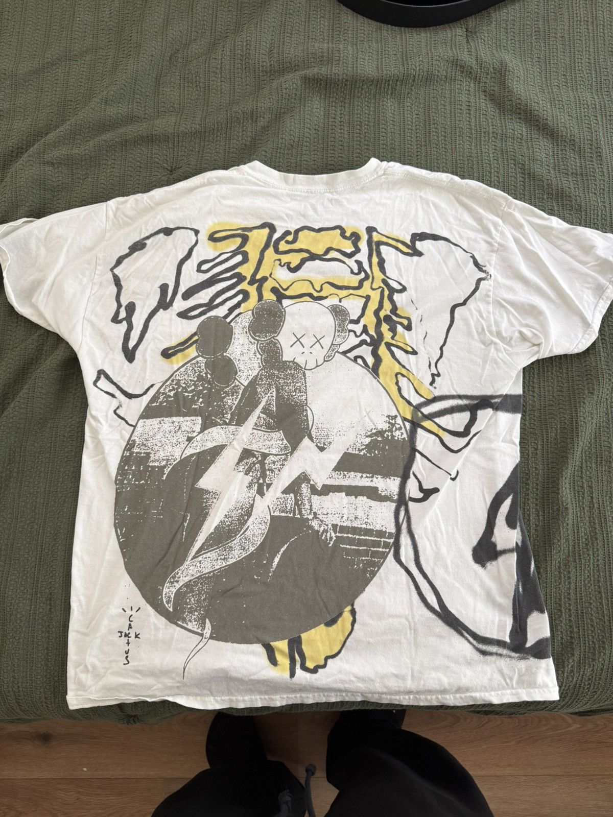 Fragment Design × Kaws × Travis Scott Cactus Jack x KAWS Tee Size US L / EU 52-54 / 3 - 2 Thumbnail