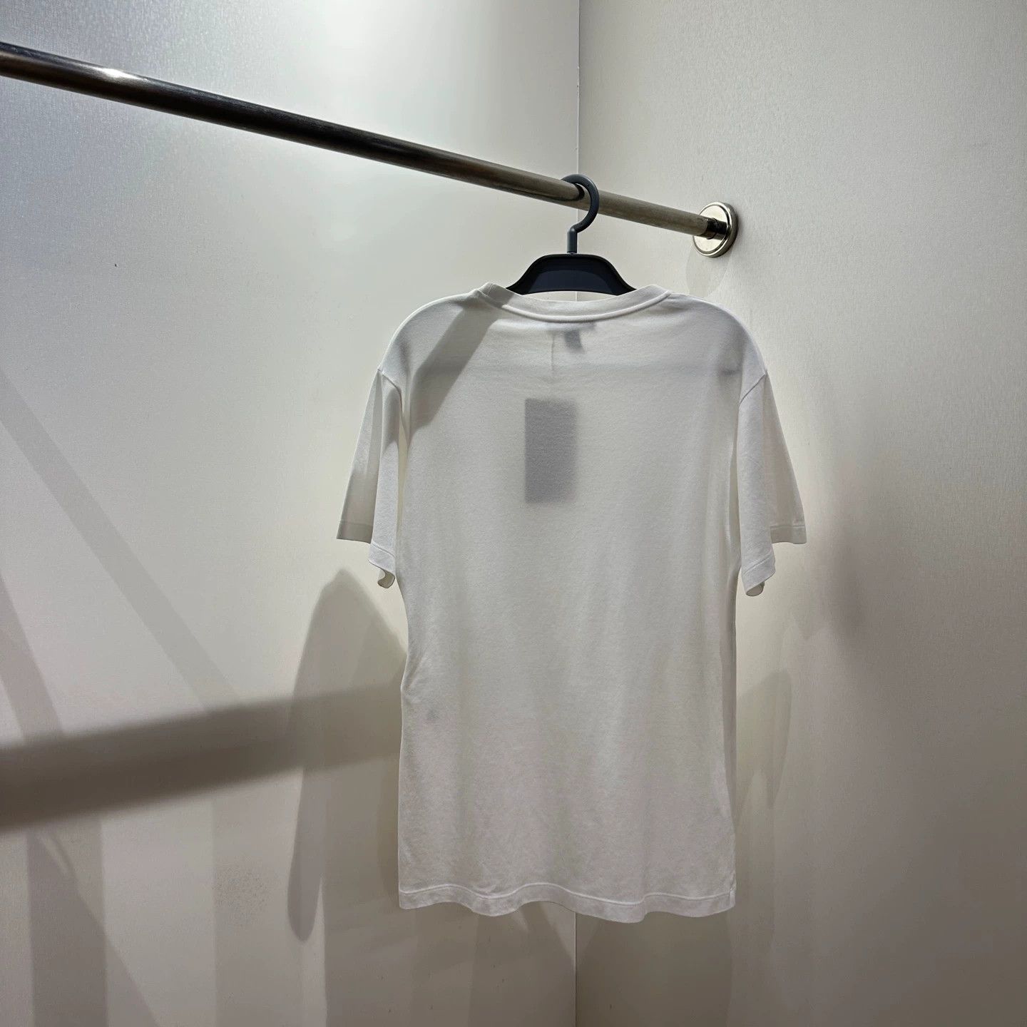 Louis Vuitton LV apr564 Embroidered Logo Chain Short Sleeve Tee L Cotton Size L / US 10 / IT 46 - 2 Thumbnail