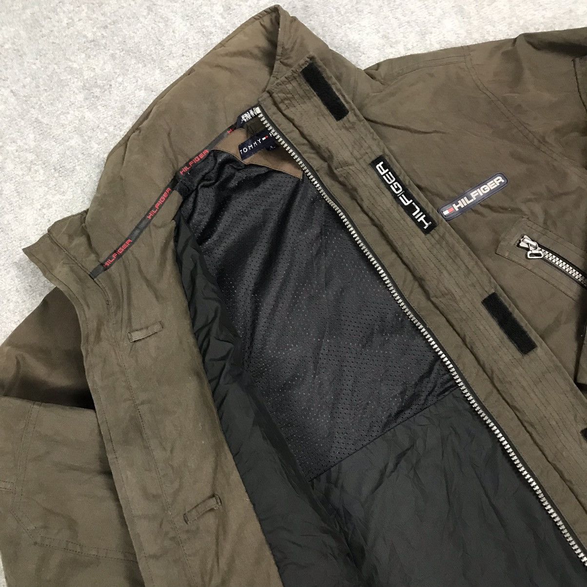 Tommy Hilfiger TOMMY HILFIGER ZIPPER OVERSIZE DESIGN JACKET Size US S / EU 44-46 / 1 - 8 Thumbnail