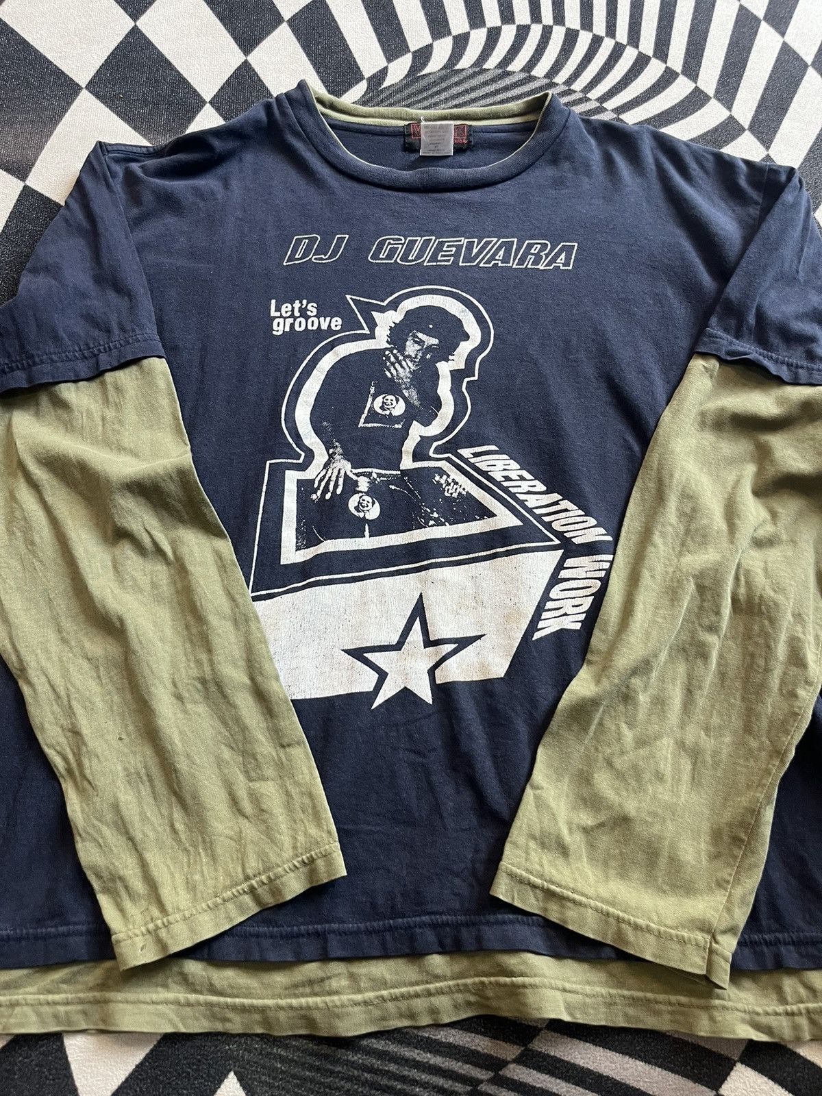 Vintage Vintage DJ GUEVARA Let’s groove By Liberation Work 00’s Y2K Size US L / EU 52-54 / 3 - 1 Thumbnail