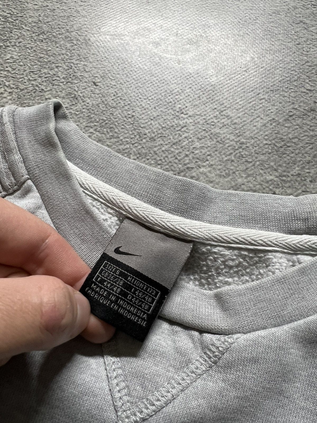 Vintage Vintage Y2k Nike 🩶 Velour Spell Out Big Logo Sweatshirt 90’s Size US S / EU 44-46 / 1 - 11 Thumbnail
