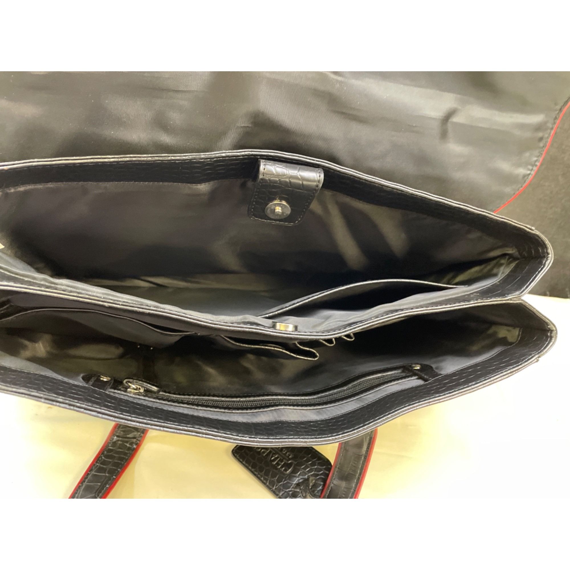 Chaps Chaps Unisex Black Croc Pattern Laptop Messenger Shoulder Ba Size ONE SIZE - 8 Thumbnail