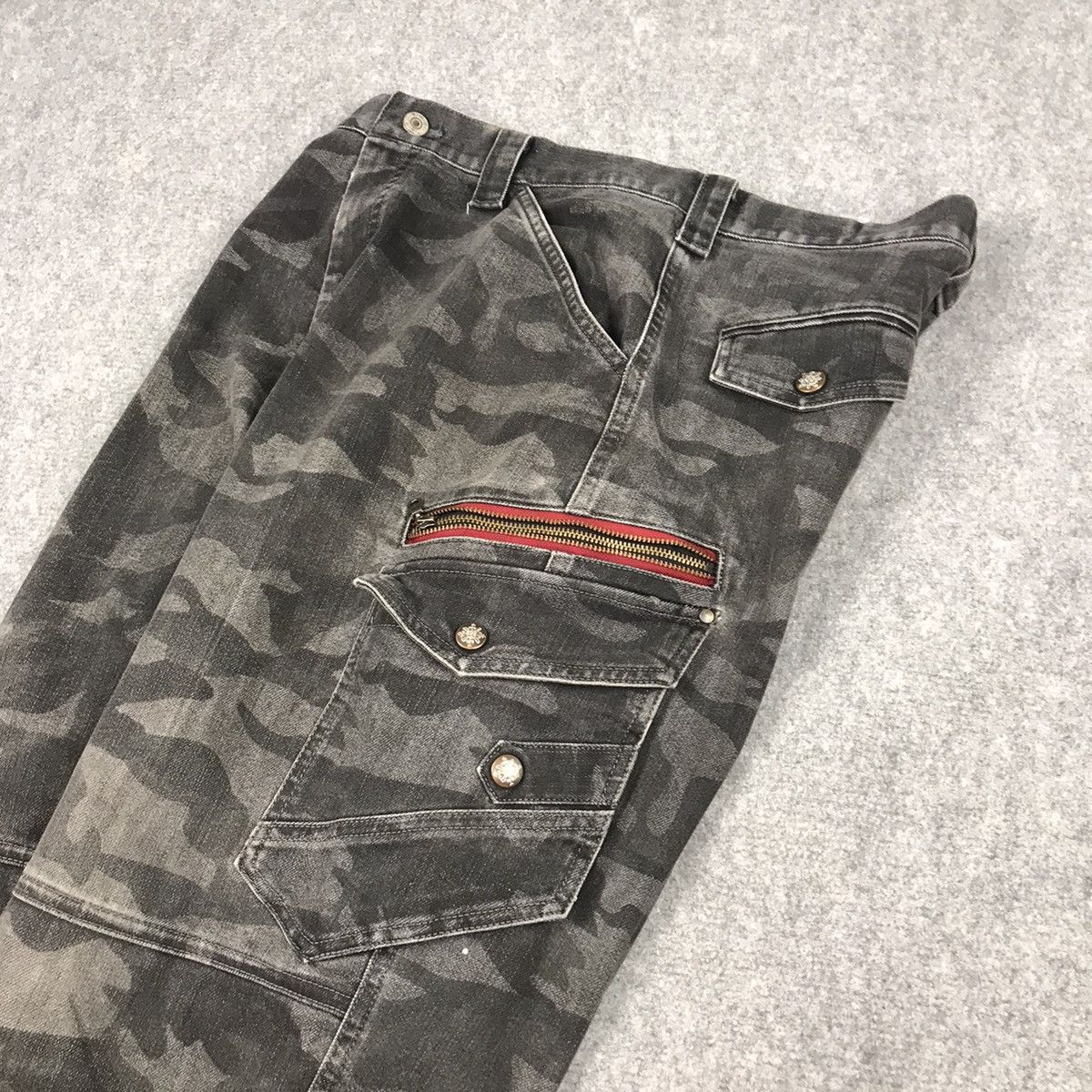 Japanese Brand JAPANESE CARGO POCKET BLACK CAMO FADED PANTS Size US 30 / EU 46 - 13 Thumbnail