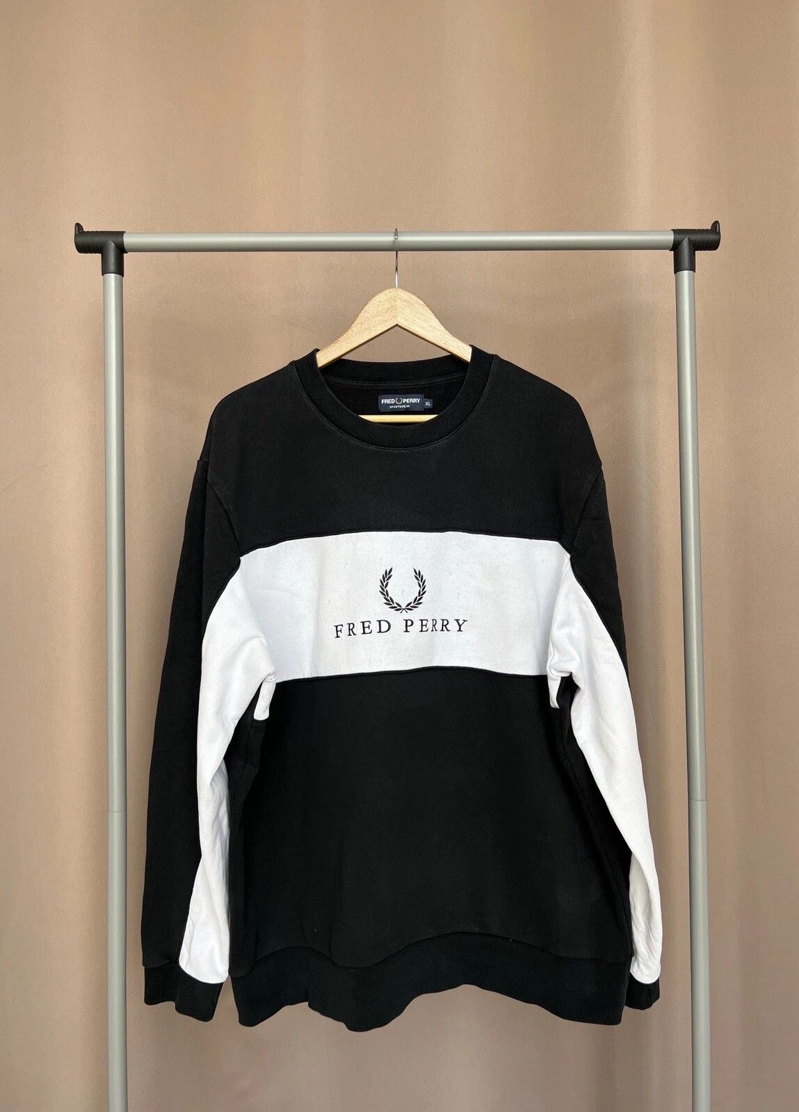 Fred Perry Fred Perry Embroidered Logo Sweatshirt Mens Size XL Size US XL / EU 56 / 4 - 1 Thumbnail