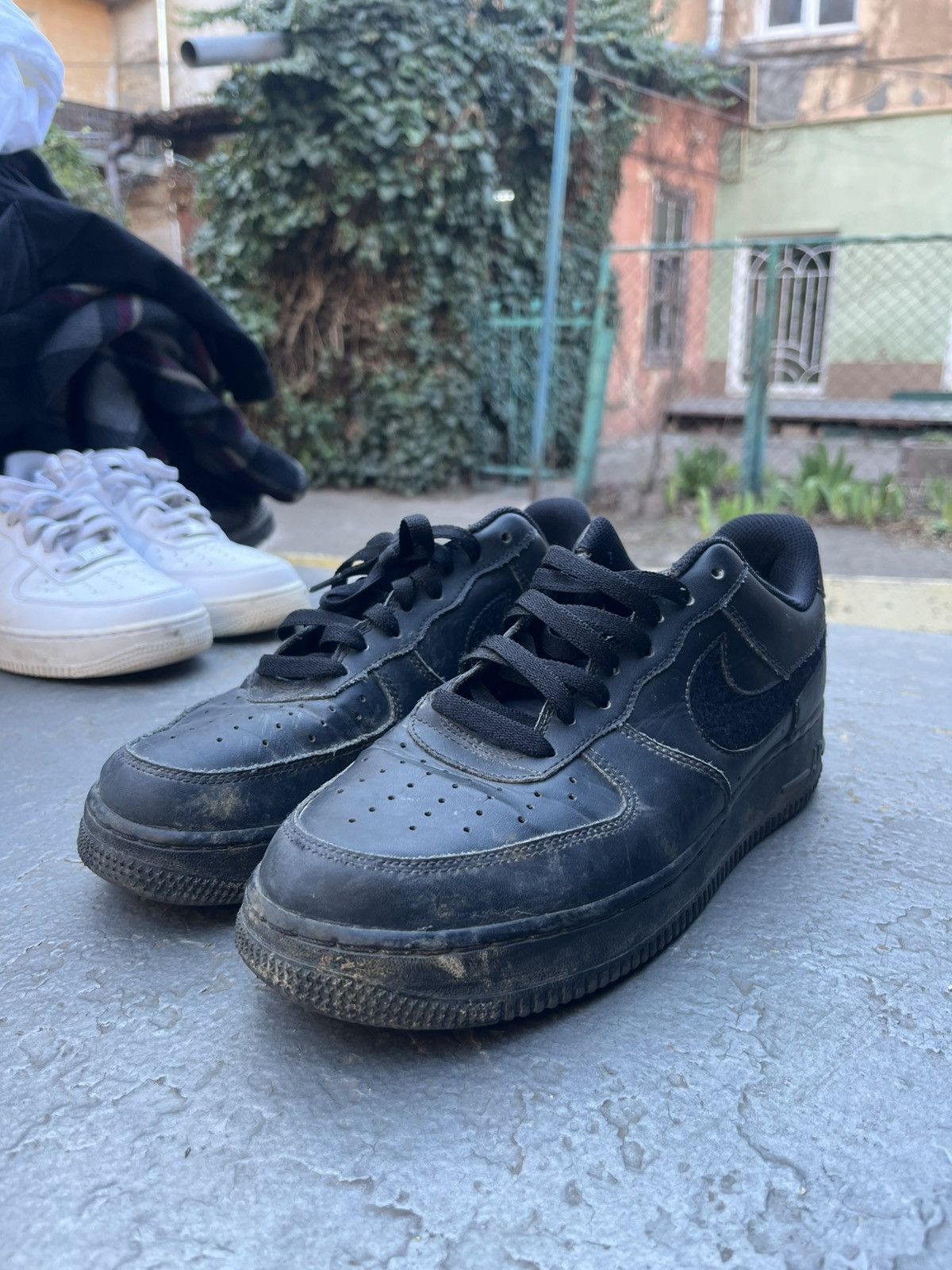 Nike Black air force 1 with velcro on the logo Size US 9 / EU 42 - 1 Thumbnail
