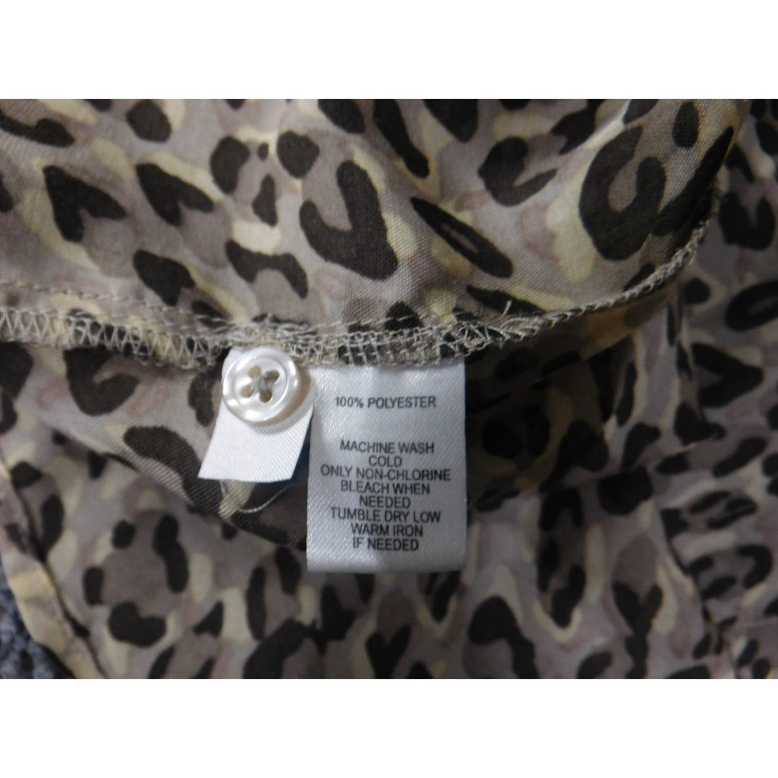 Ann Taylor **Ann Taylor Loft Women's Medium Brown Leopard Print Blouse** User: Ann Taylor Loft Women's Medium Brown Leopard Print Blouse Size M / US 6-8 / IT 42-44 - 7 Thumbnail