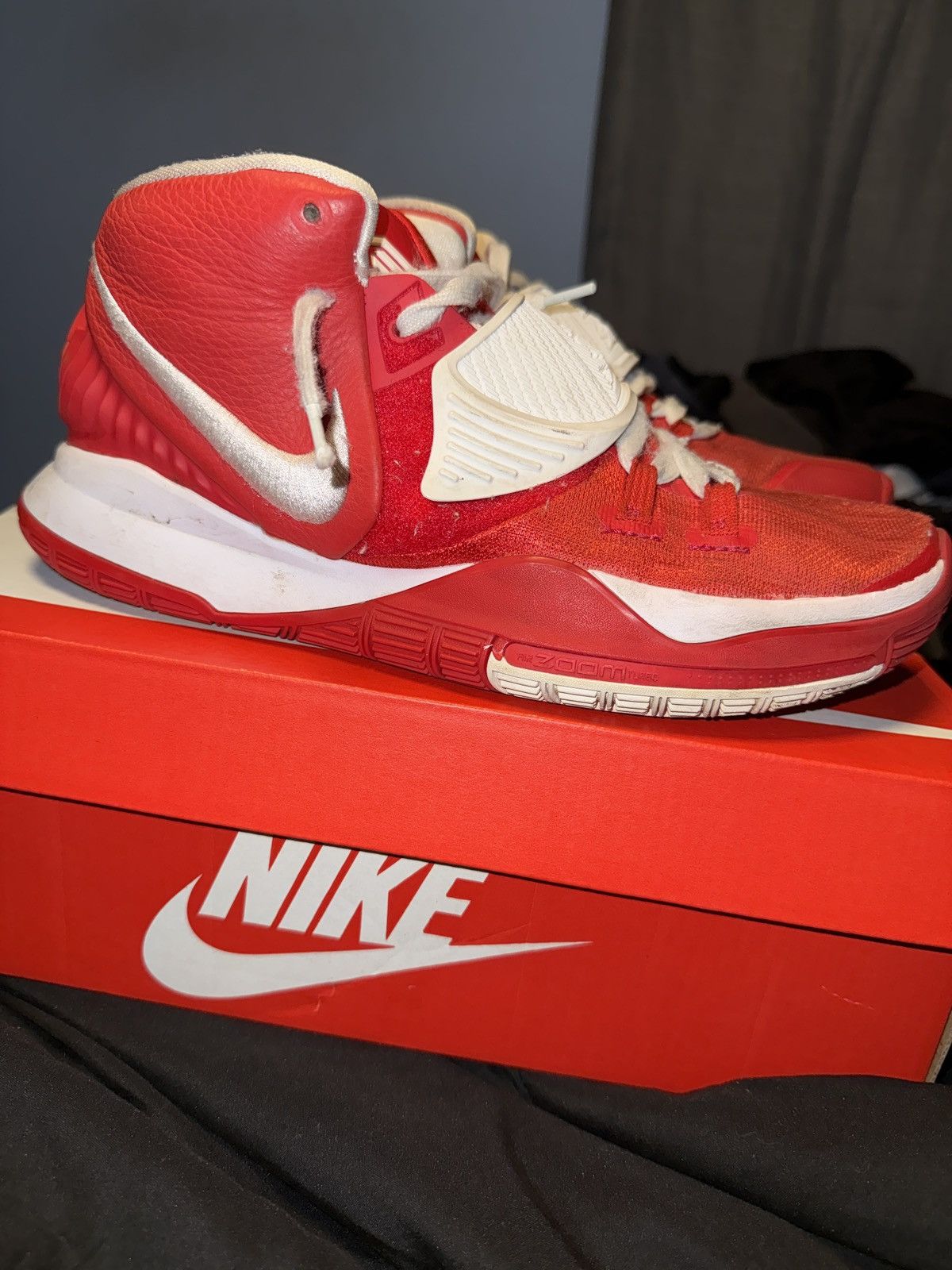 Nike Kyrie 6 University Red size 8 Size US 8 / EU 41 - 1 Thumbnail