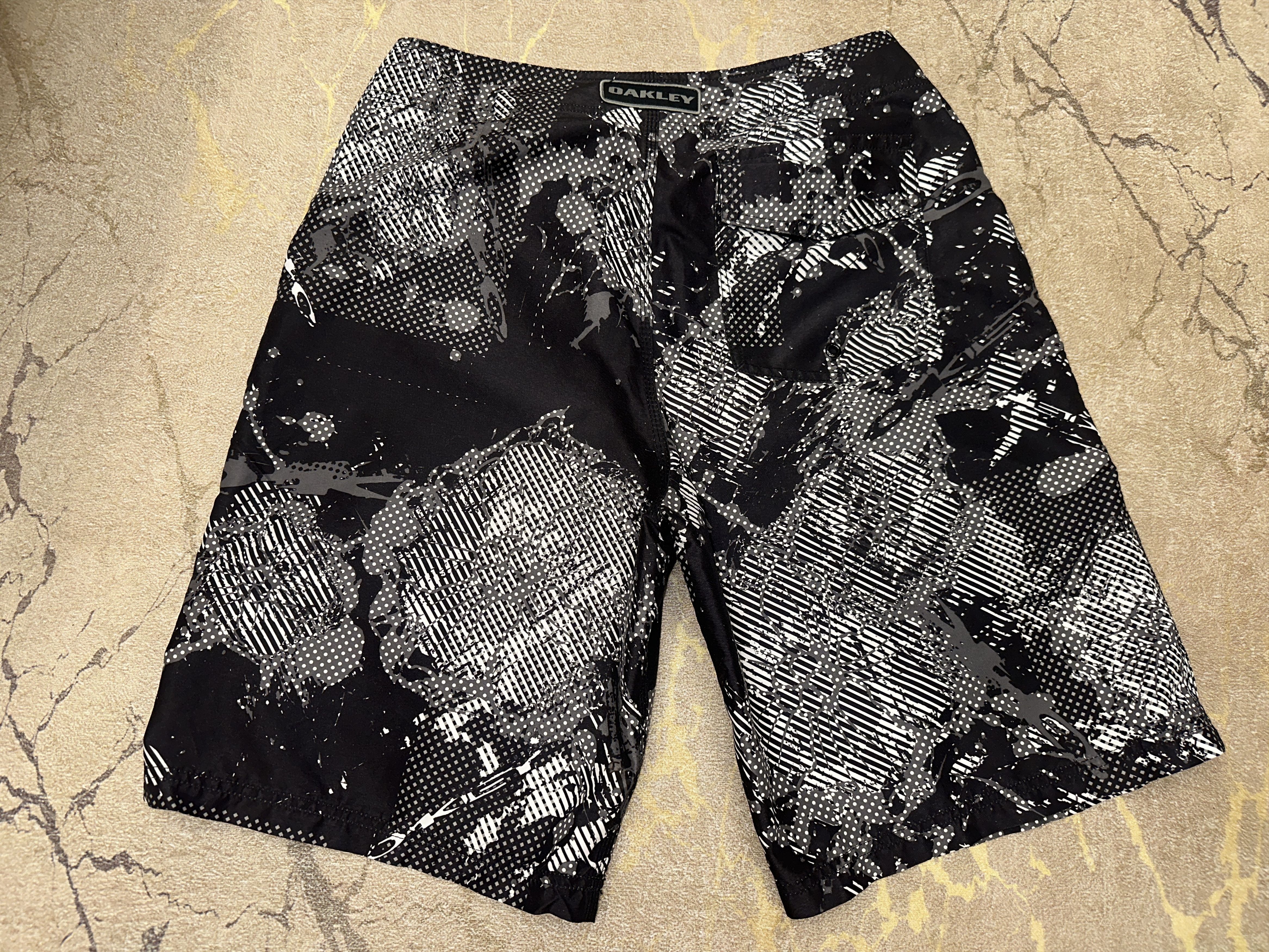Oakley Oakley Shorts Limited Rainbow Flame Long Board Size 32 S Size US 32 / EU 48 - 2 Thumbnail