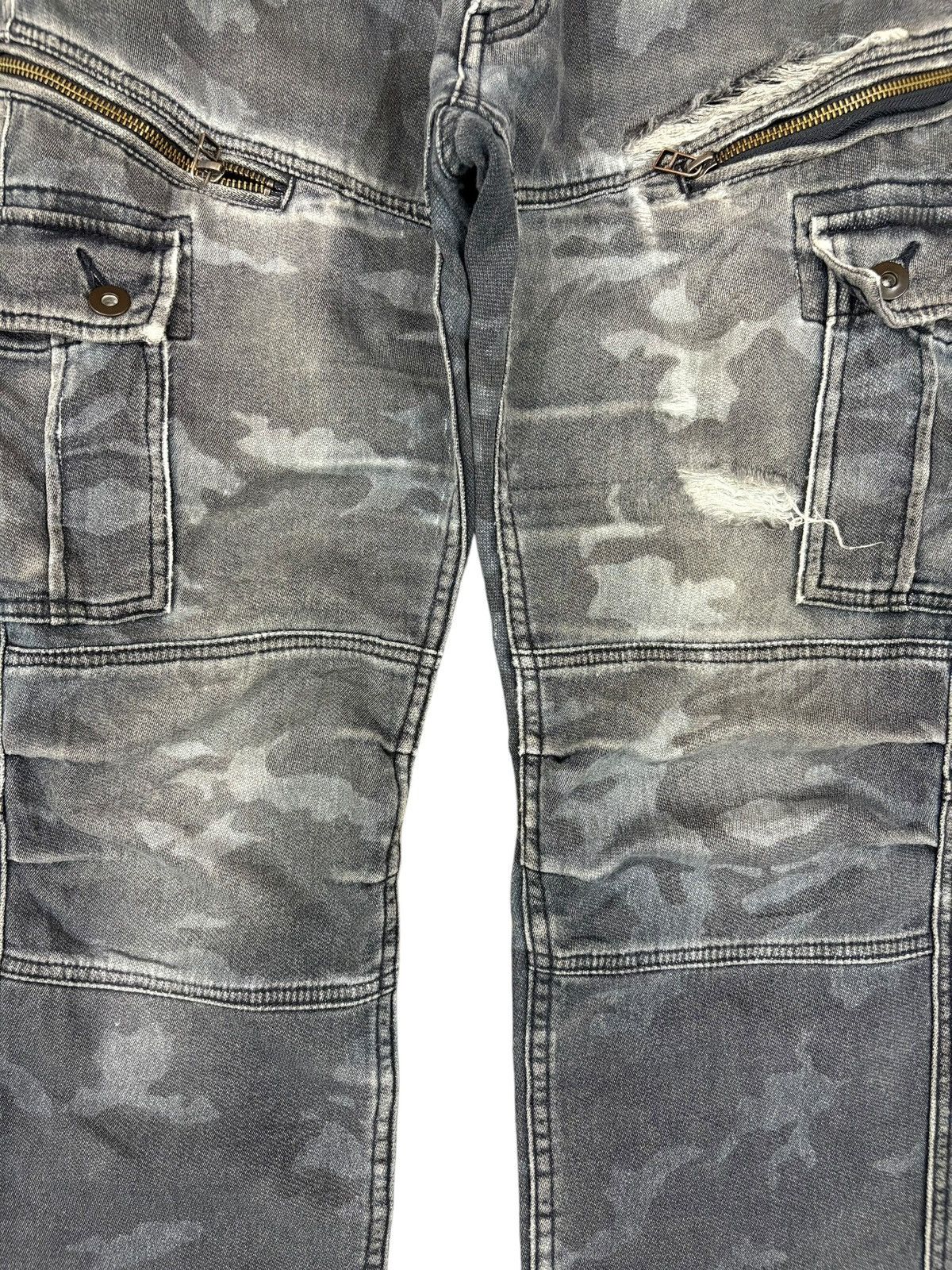 Japanese Brand Vintage Japanese Camo Style Distressed Tactical Cargo Jeans Size US 31 - 5 Thumbnail