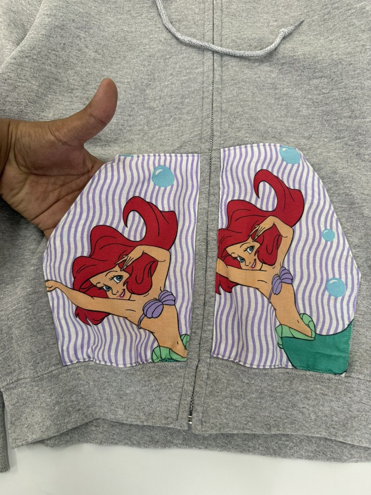 Disney 🔥 Vintage Gildan Disney The Little Mermaid Sweatshirt - L Size US S / EU 44-46 / 1 - 4 Thumbnail