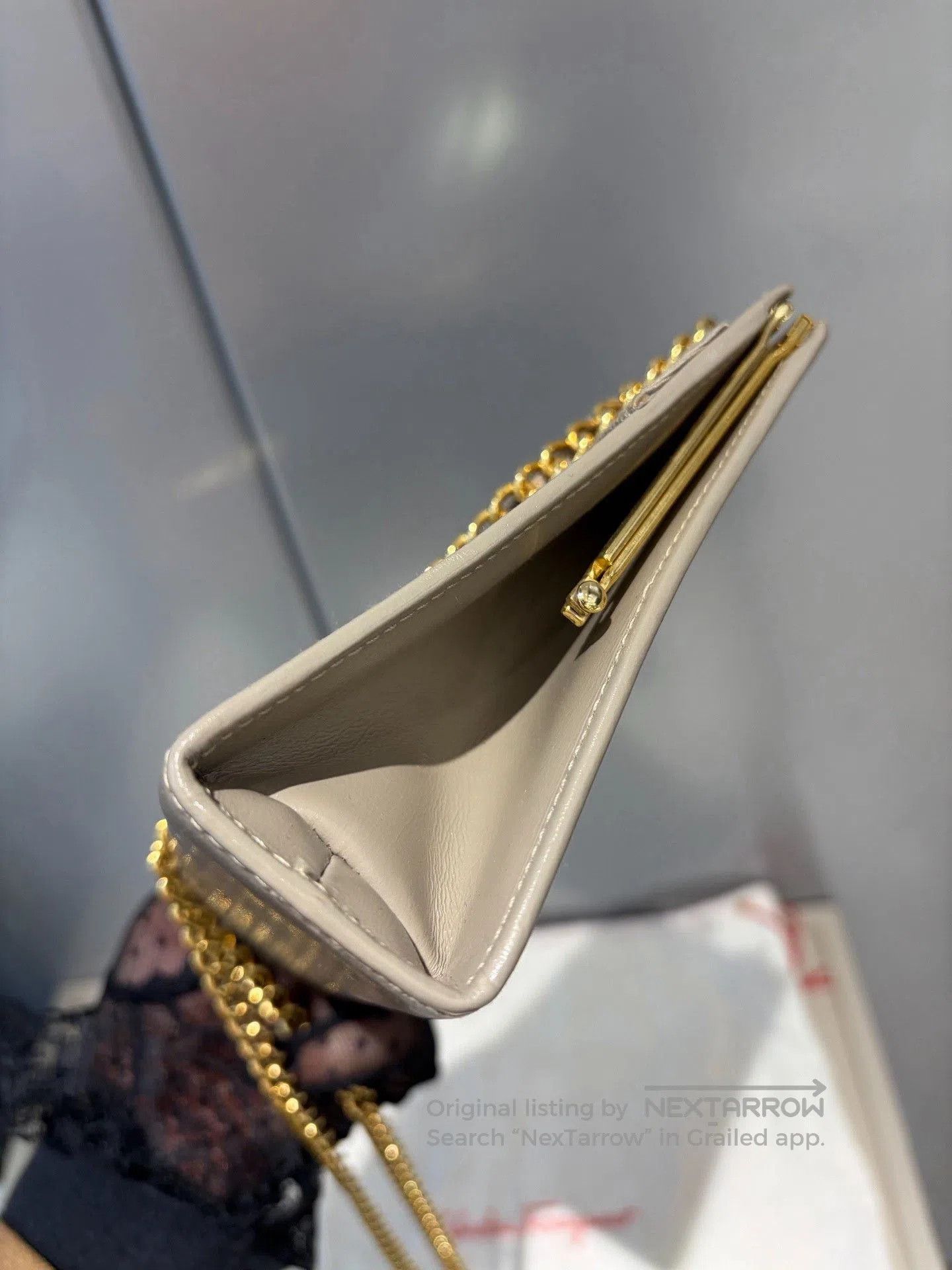 Salvatore Ferragamo Ferragamo Mini Museum Beige Chain Bag. Size ONE SIZE - 8 Thumbnail