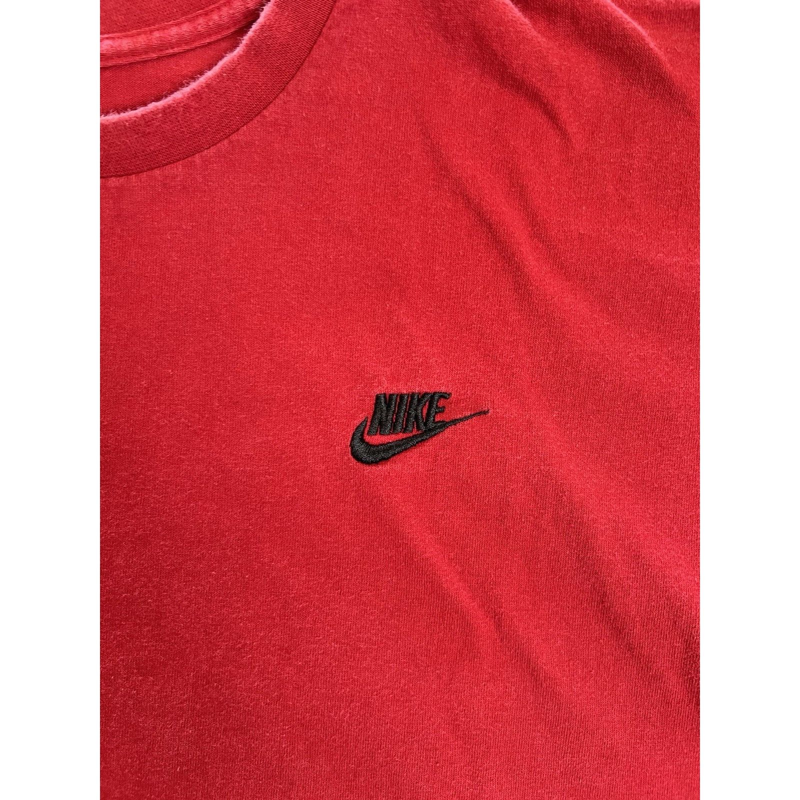 Nike Vintage Nike T-Shirt Red Blank Essential Embroidered Logo Y2 Size US XL / EU 56 / 4 - 3 Thumbnail