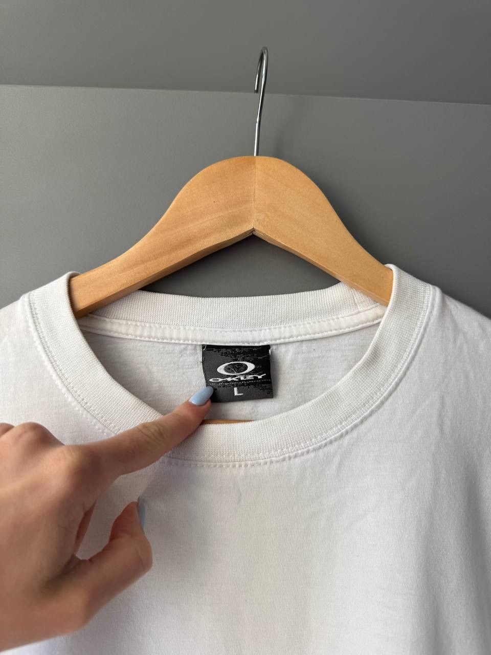 Oakley Vintage Oakley Center Logo White T-Shirt Size US L / EU 52-54 / 3 - 4 Thumbnail