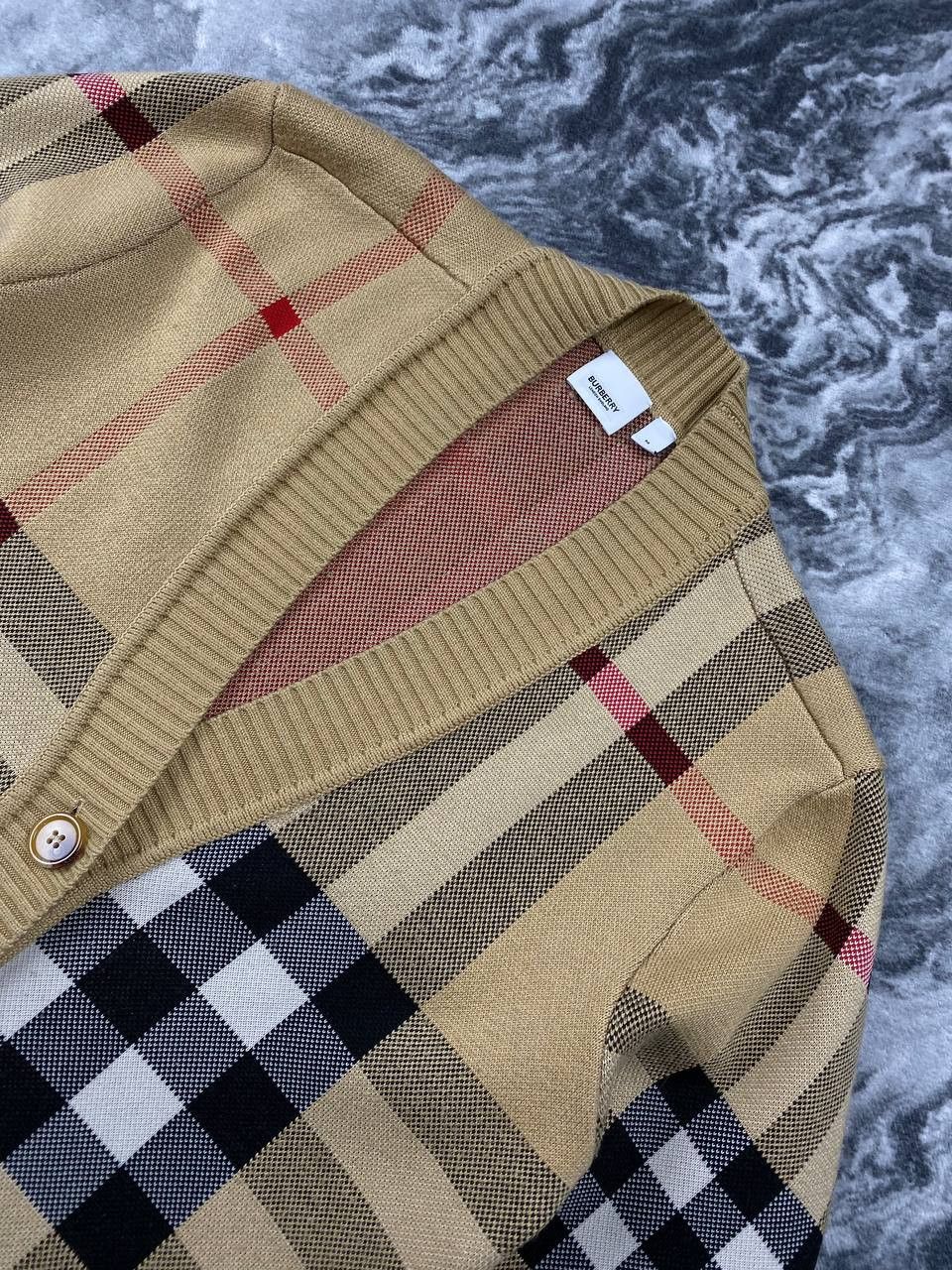 Burberry Burberry Nova Check Cardigan Wool Knit Women Size M Beige Size US M / EU 48-50 / 2 - 2 Thumbnail