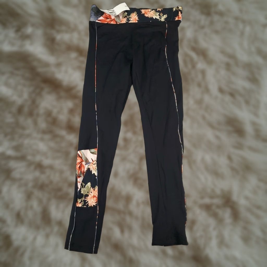 Zara Zara Leggings Womens Size Small Black Floral Accents Yoga Stretch Pull On Activewear Casual Travel Workout Jogger Legwear Size 28" / US 6 / IT 42 - 1 Thumbnail