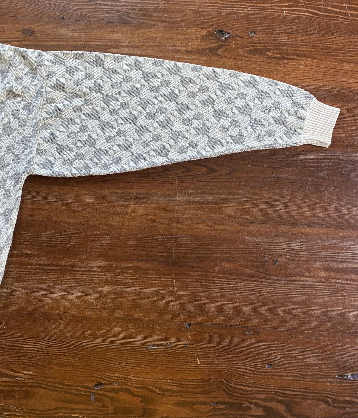 Vintage Vintage 90’s Geometric Pattern White & Grey Knit Sweater Size US M / EU 48-50 / 2 - 11 Thumbnail