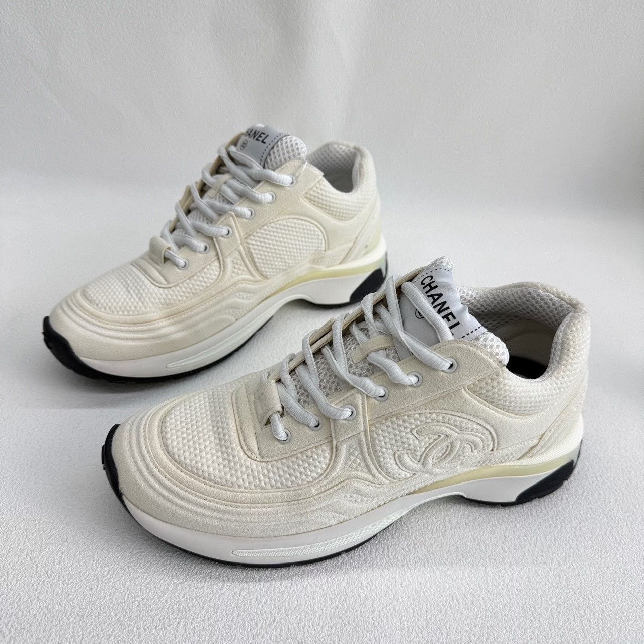 Chanel Chanel Retro White Lowtop Sneakers us_6-5 Women Size US 6.5 / IT 36.5 - 1 Thumbnail