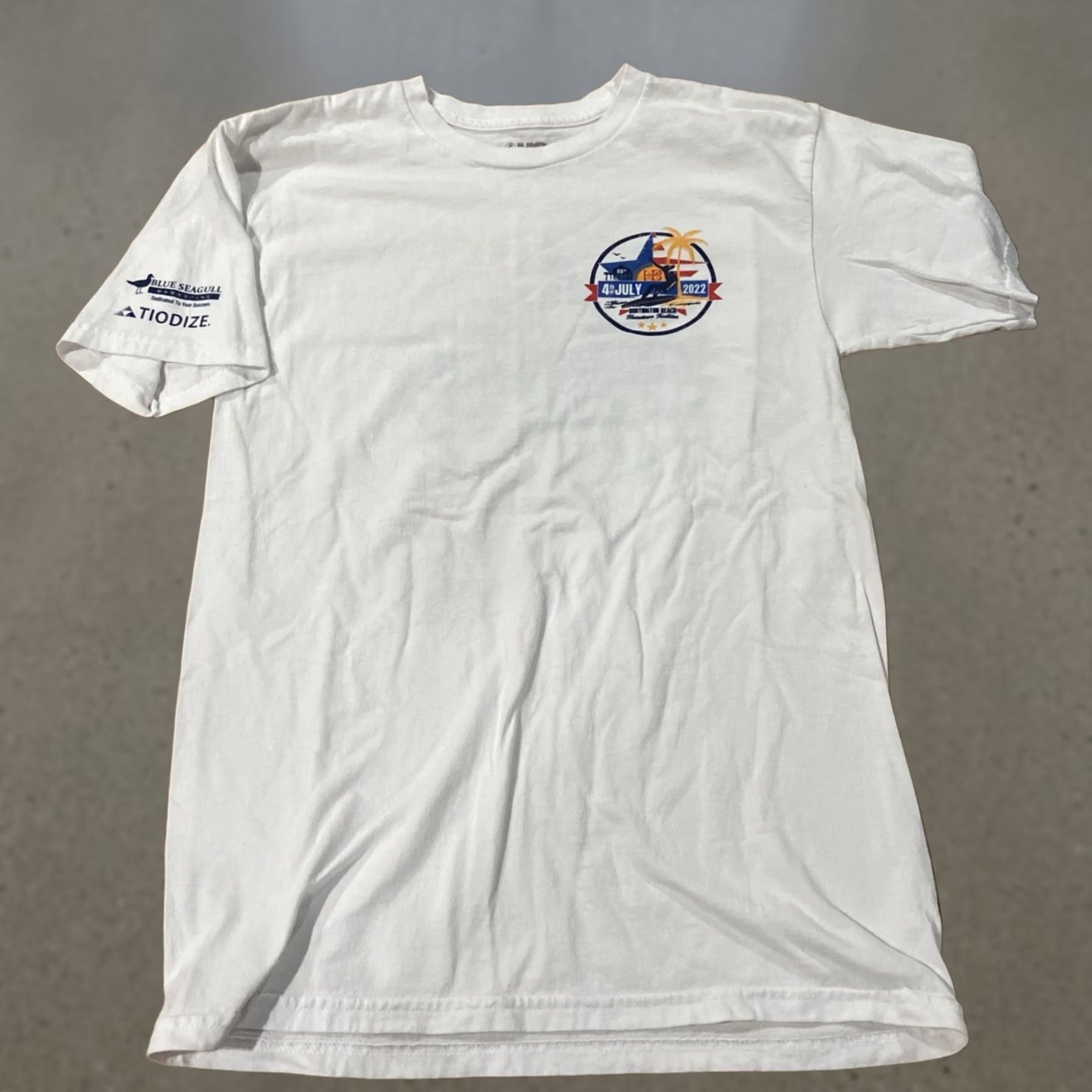 Vintage Huntington Surf & Sport T Shirt Mens M White Surf Shop 4th Of July Made in USA Surf California Surfboard Travel Souvenir Shirt Men M White Size US M / EU 48-50 / 2 - 1 Thumbnail