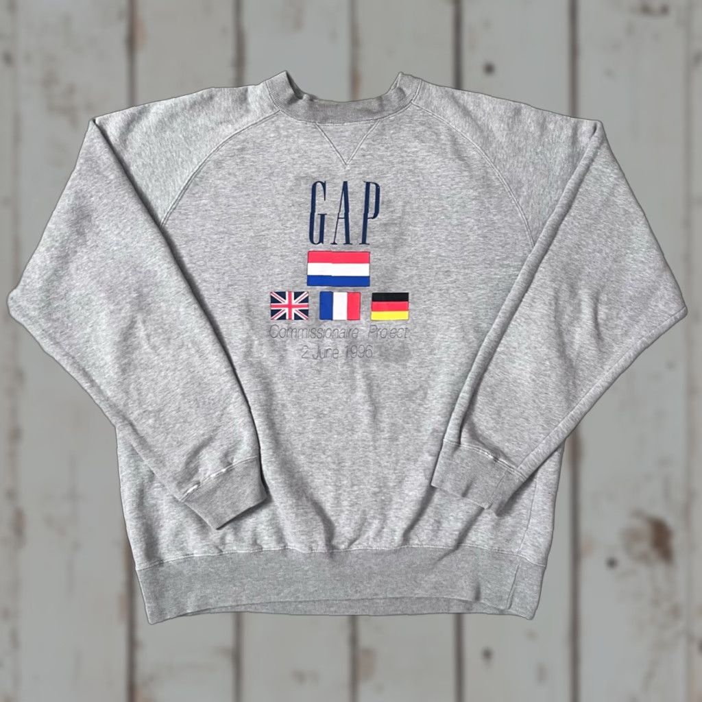 Gap VINTAGE Gap Sweatshirt Flag International Spell Out Made In USA Large L Gray USA Men Women Unisex Shirt Pullover Crewneck Distressed Pre-Owned Size US L / EU 52-54 / 3 - 1 Thumbnail