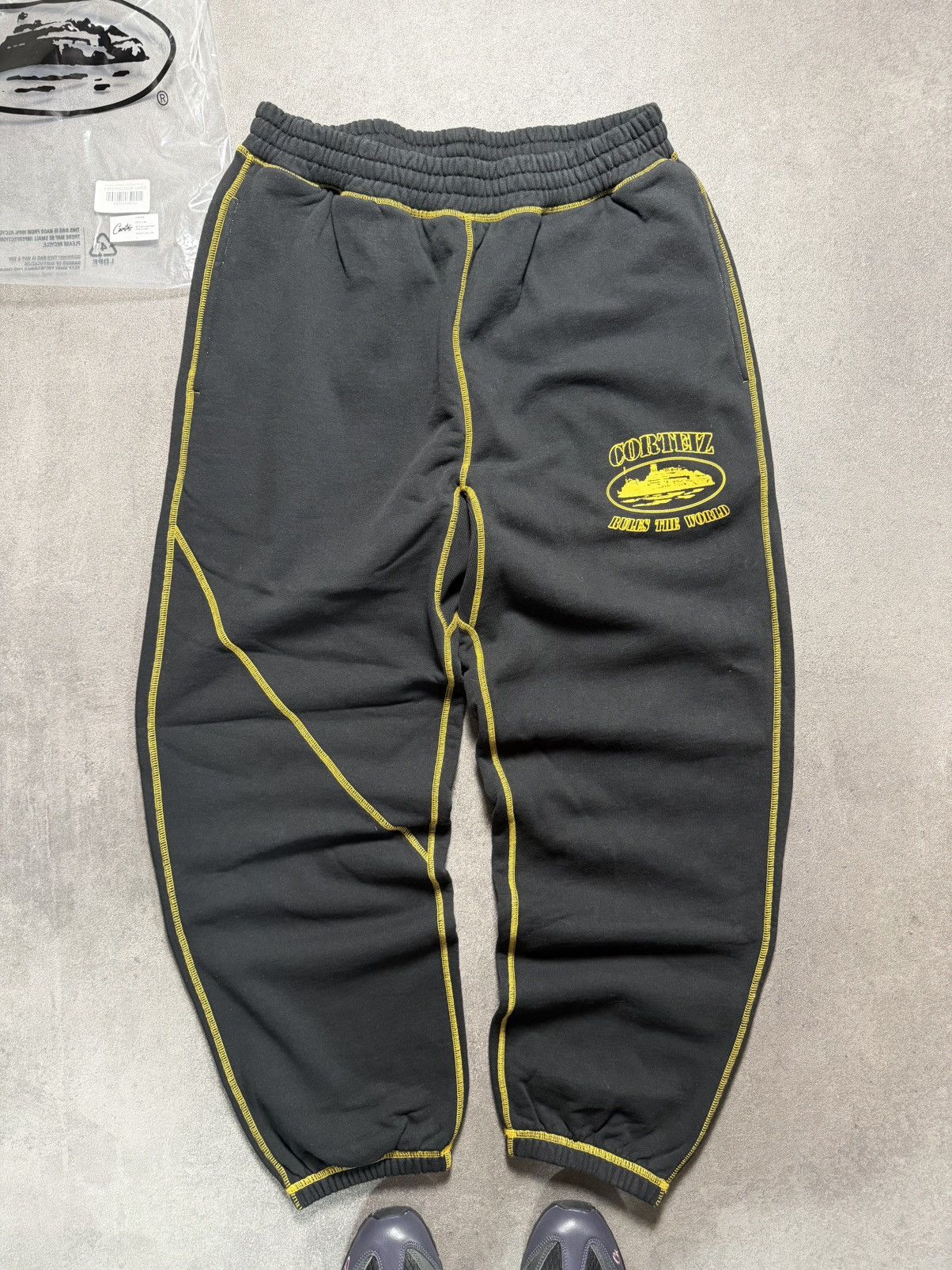 Corteiz CORTEIZ VVS VELOUR BOTTOMS [TRIPLE BLACK] | Grailed