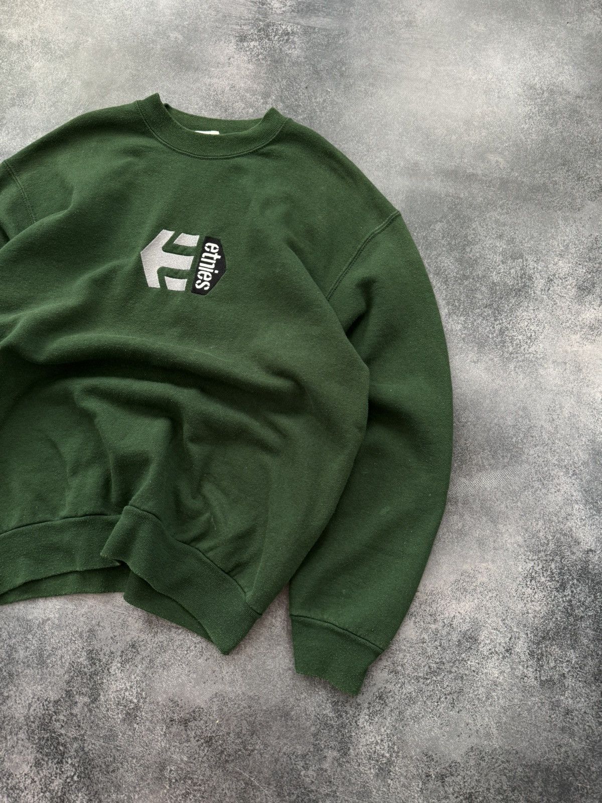Etnies Crazy Vintage Etnies Baggy Embroidered Logo Skate Sweatshirt Size US L / EU 52-54 / 3 - 3 Thumbnail