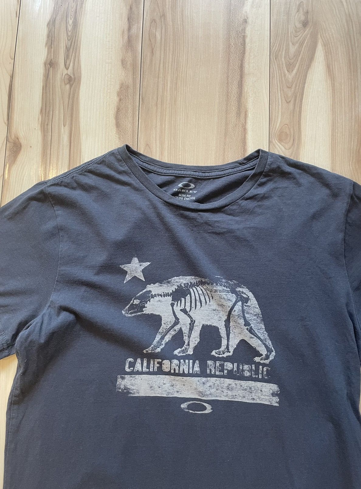 Oakley × Vintage T-Shirt Oakley California Republic Vintage Made In USA Size US L / EU 52-54 / 3 - 3 Thumbnail