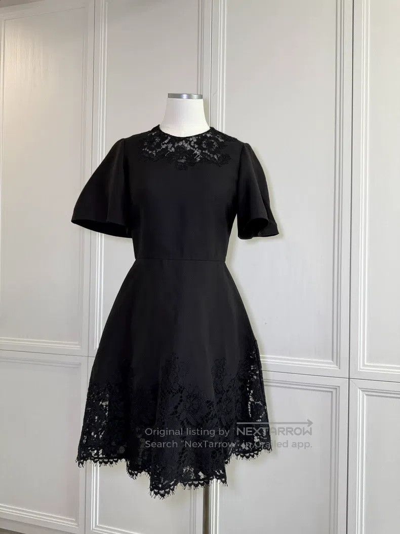 Valentino Valentino Lace dress Size S / US 4 / IT 40 - 2 Thumbnail