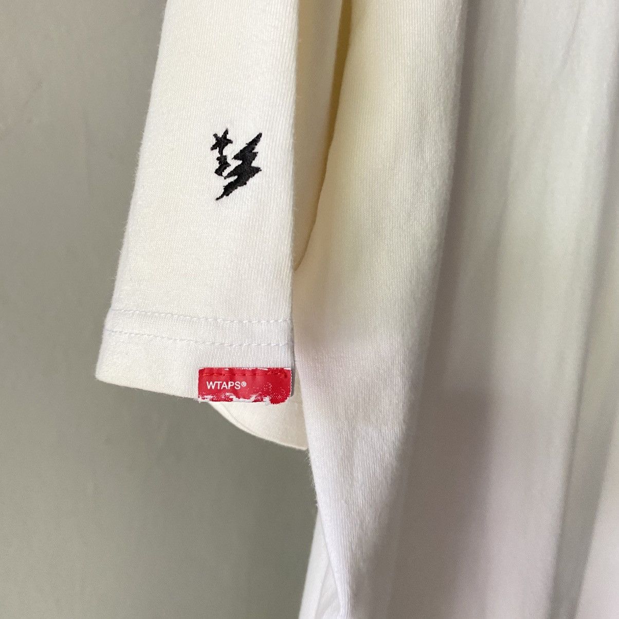 Wtaps WTAPS White Short-Sleeve Shirt with Black Logo Print Size US S / EU 44-46 / 1 - 8 Thumbnail