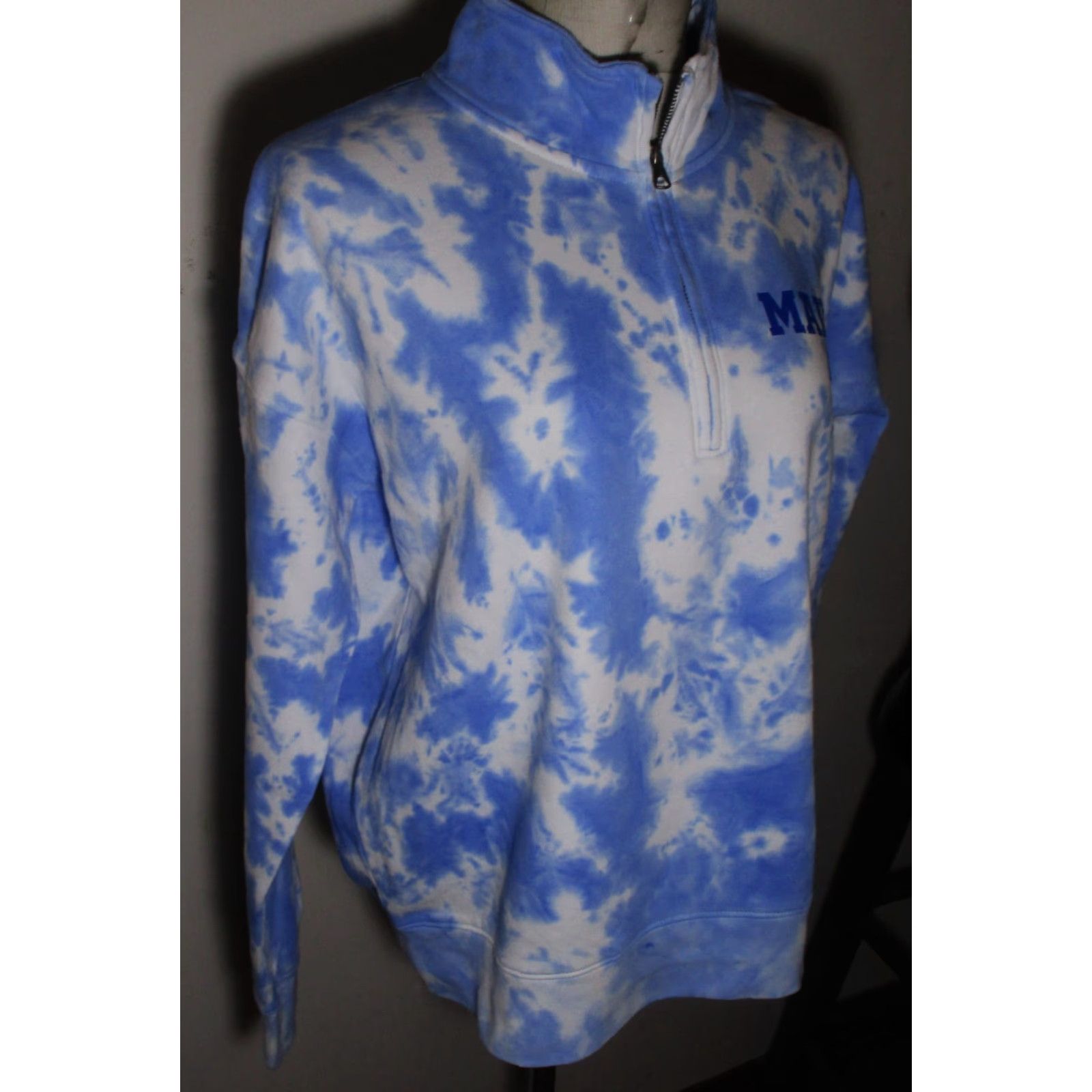 Vintage Gear Sweatshirt One/2 Zip Tie Dye Big Cotton by GEAR Blue L Women’s V-Neck Zip Athletic 80% Cotton 20% Polyester Long Sleeve NYOT? Size L / US 10 / IT 46 - 3 Thumbnail