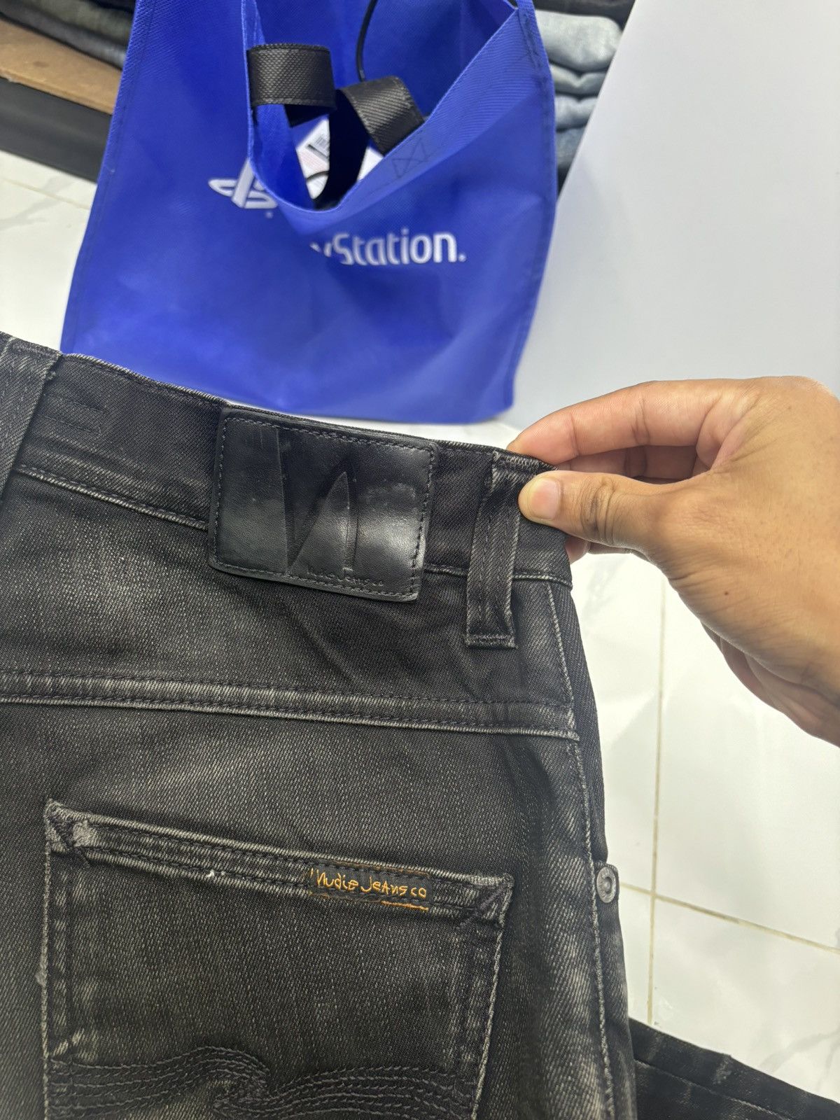 Japanese Brand × Nudie Jeans NUDIE JEANS GRIM TIM DEEP BLACK WORN DISTRESS DENIM Size 27" / US 4 / IT 40 - 13 Thumbnail