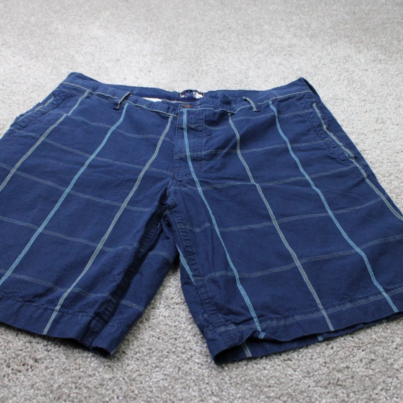 The North Face The North Face Chino Shorts Mens 36 Blue 100% Cotton Flat Front Inseam 10" Regular Rise Mid Front Zip Pockets Logo Size US 36 / EU 52 - 2 Thumbnail