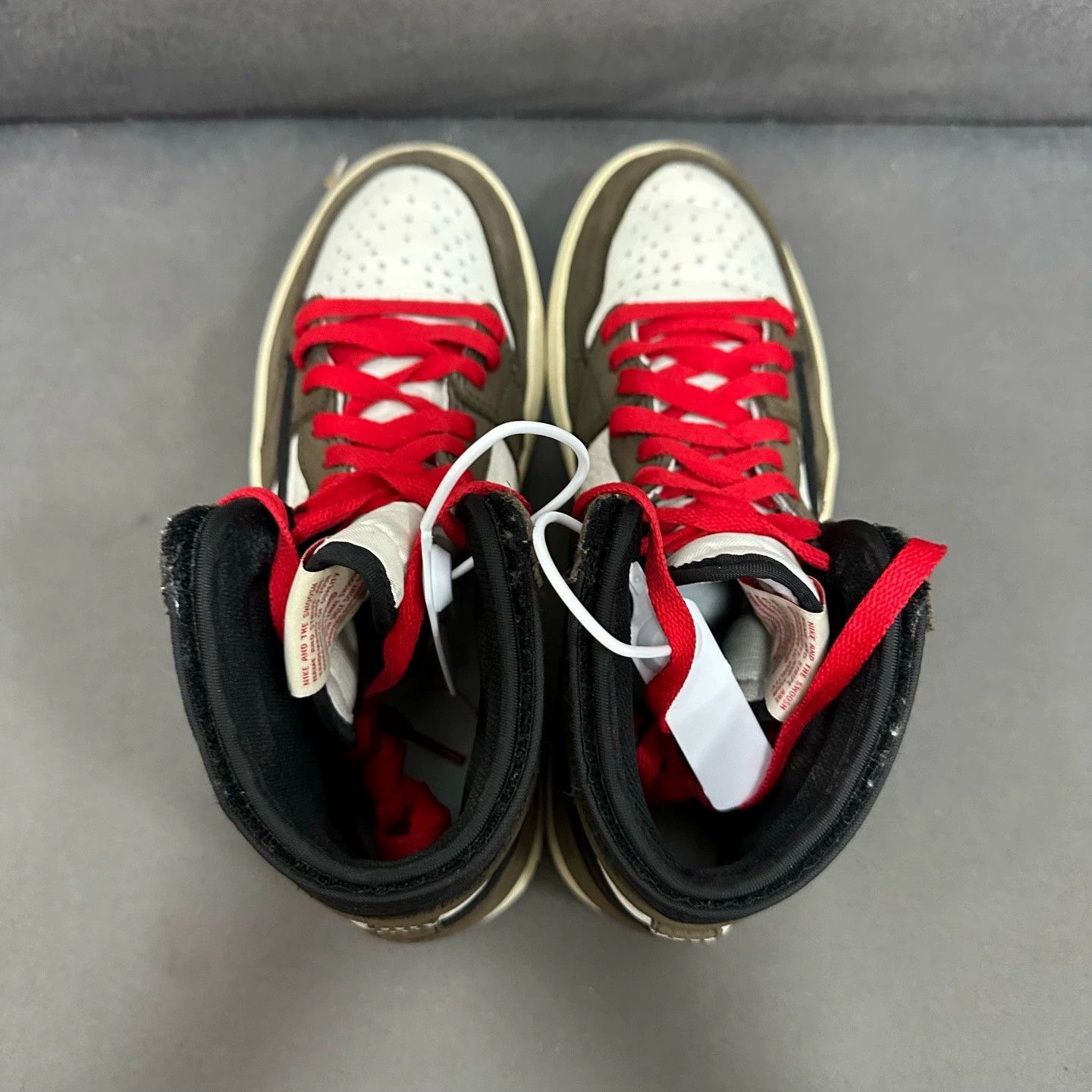 Nike Size 40.5/AJ1 Reverse Swoosh Size US 7.5 / EU 40-41 - 4 Thumbnail