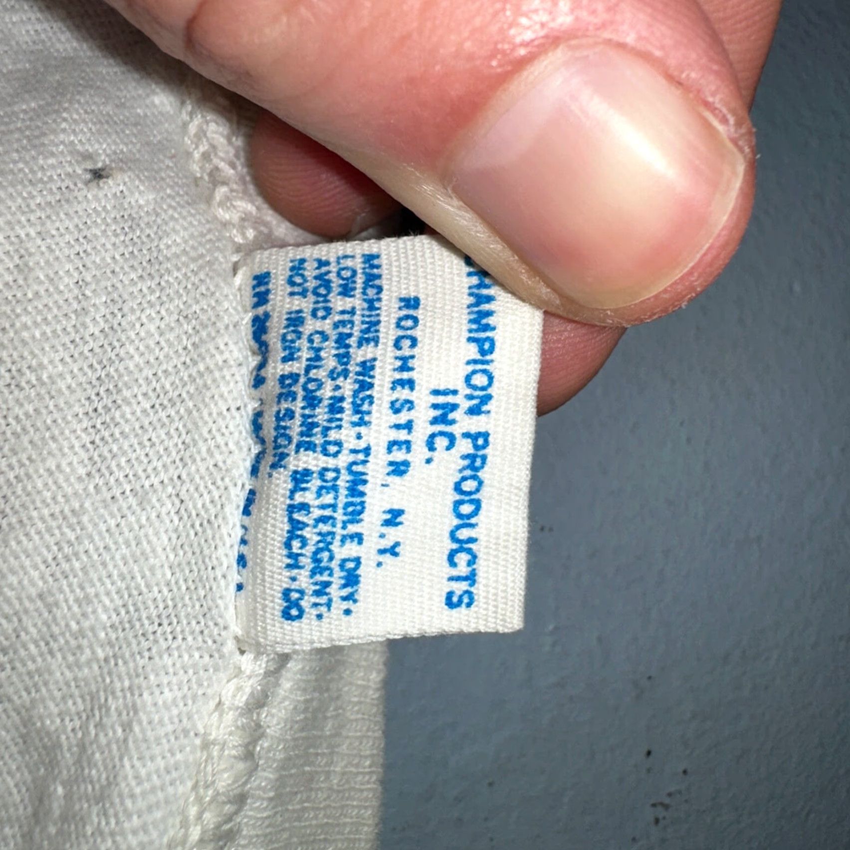 Champion VINTAGE Champion T-Shirt XL White Men Crew Neck Short Sleeve 80s 90s Bar Size US XL / EU 56 / 4 - 4 Thumbnail