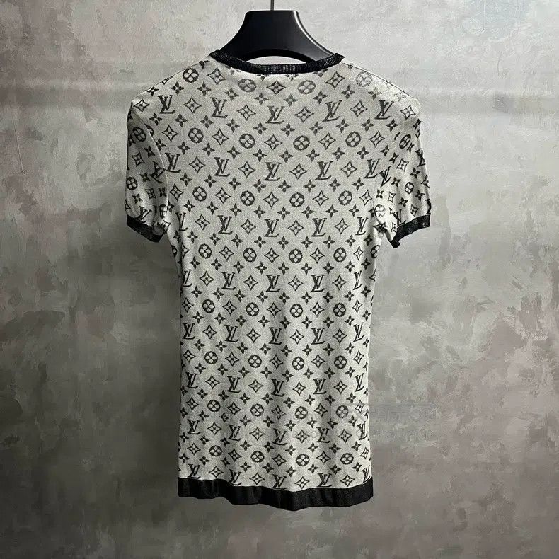 Louis Vuitton Louis Vuitton Grey Jacquard Silk Knit Crew Neck short Slee Size L / US 10 / IT 46 - 5 Thumbnail