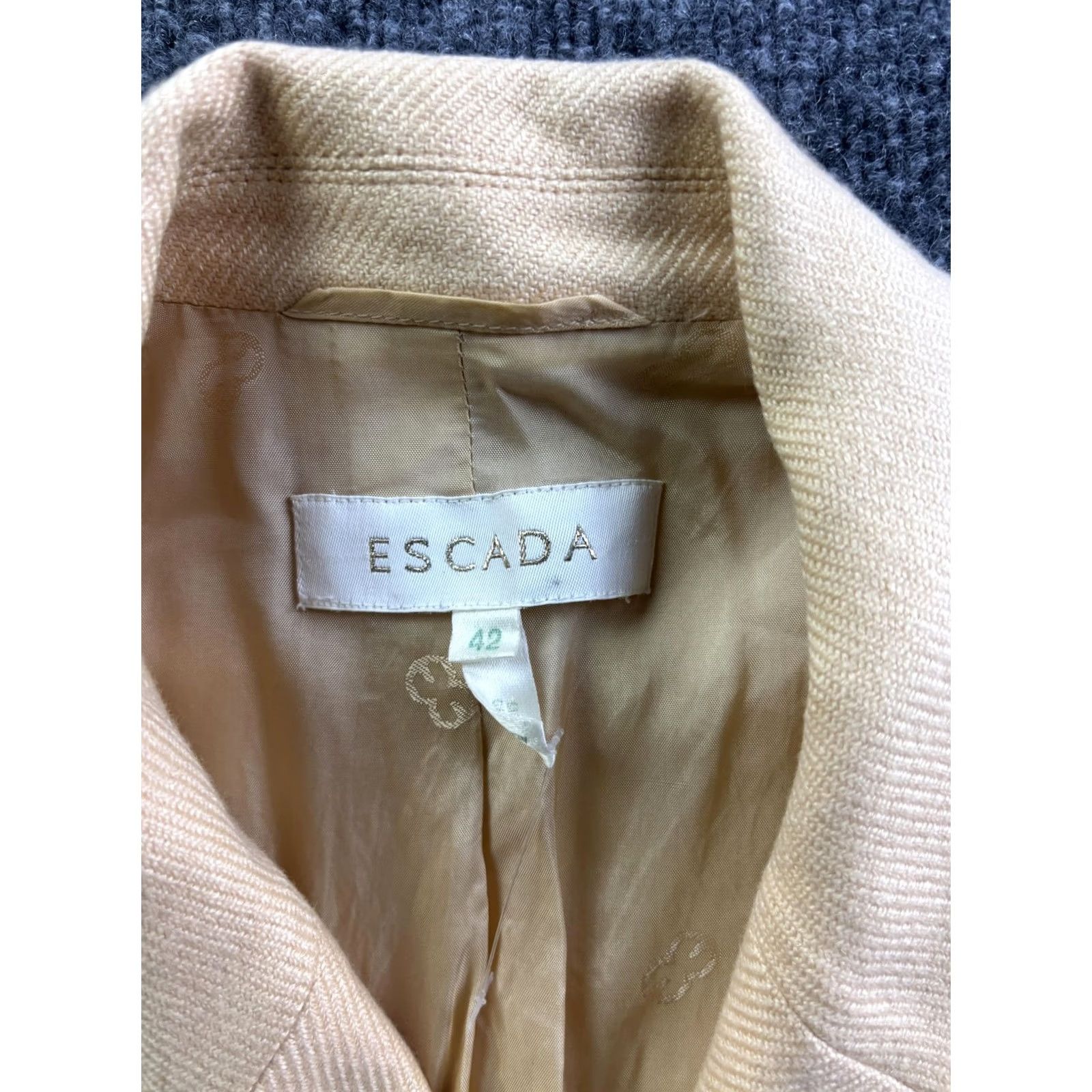 Escada VINTAGE ESCADA Blazer Womens 42 Beige Cashmere Silk 3 Button Lined Italy Size M / US 6-8 / IT 42-44 - 2 Thumbnail