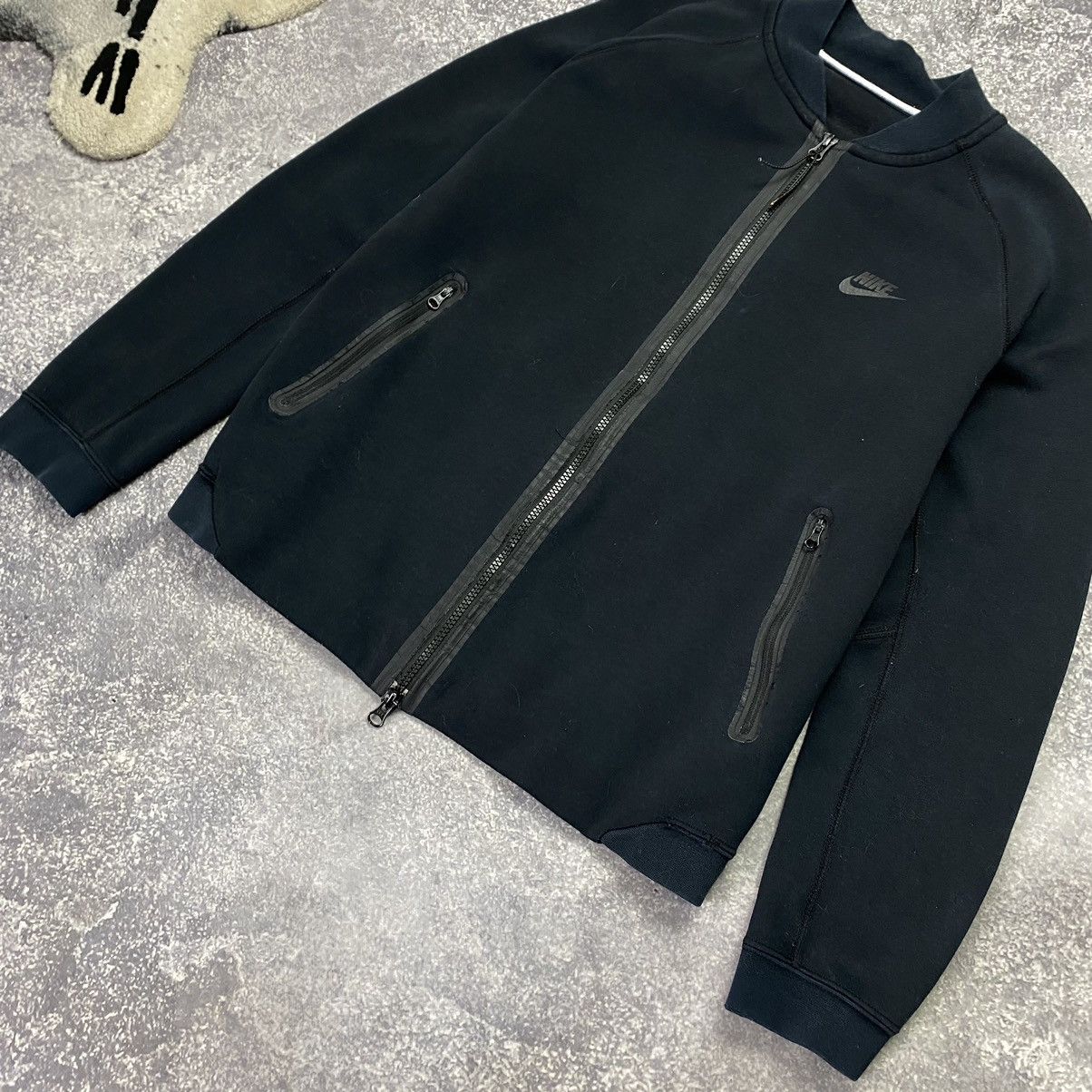 Nike Men’s Nike Tech Fleece Small Logo zip sweatshirt Size US M / EU 48-50 / 2 - 3 Thumbnail