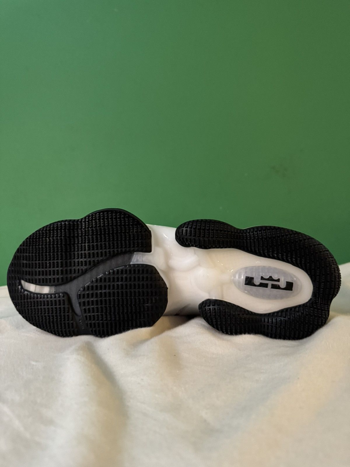 Nike Nike lebron 19 sketch 2022 Size US 11.5 / EU 44-45 - 5 Thumbnail