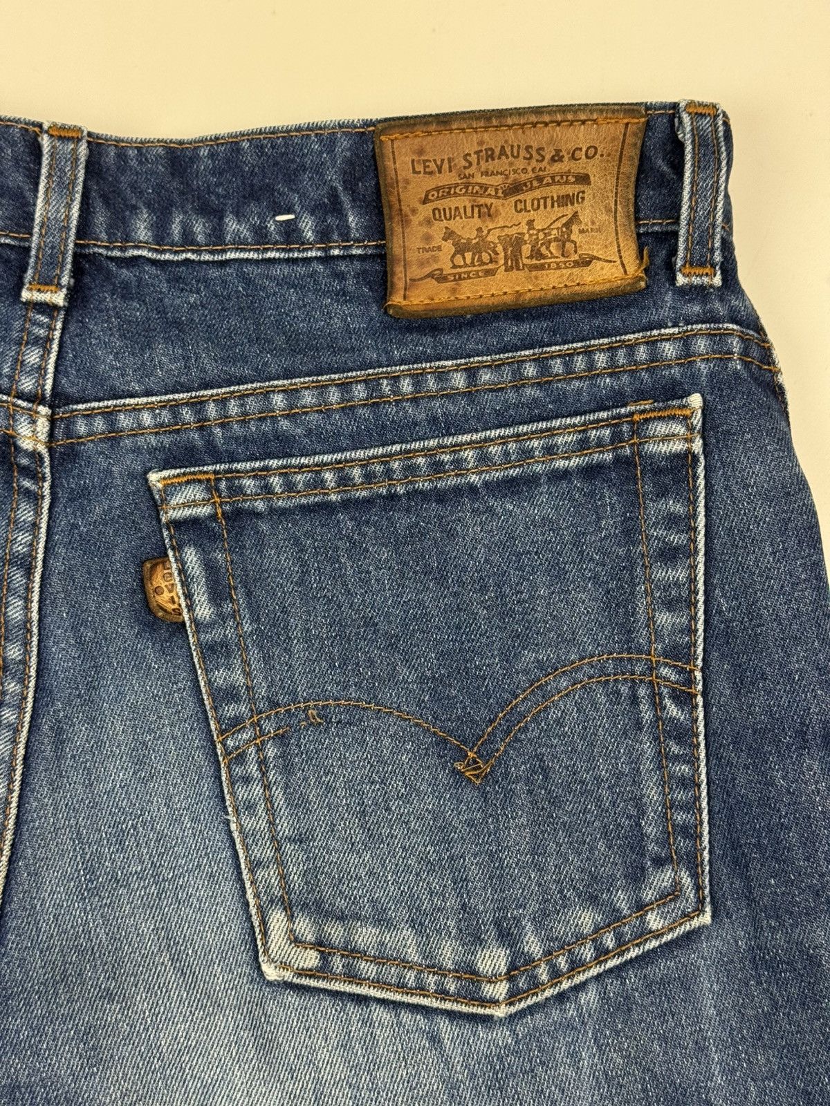 Levi's 1980’s Vintage Levi’s 565 Washed Denim Leather Tab Jeans Size US 33 - 22 Thumbnail