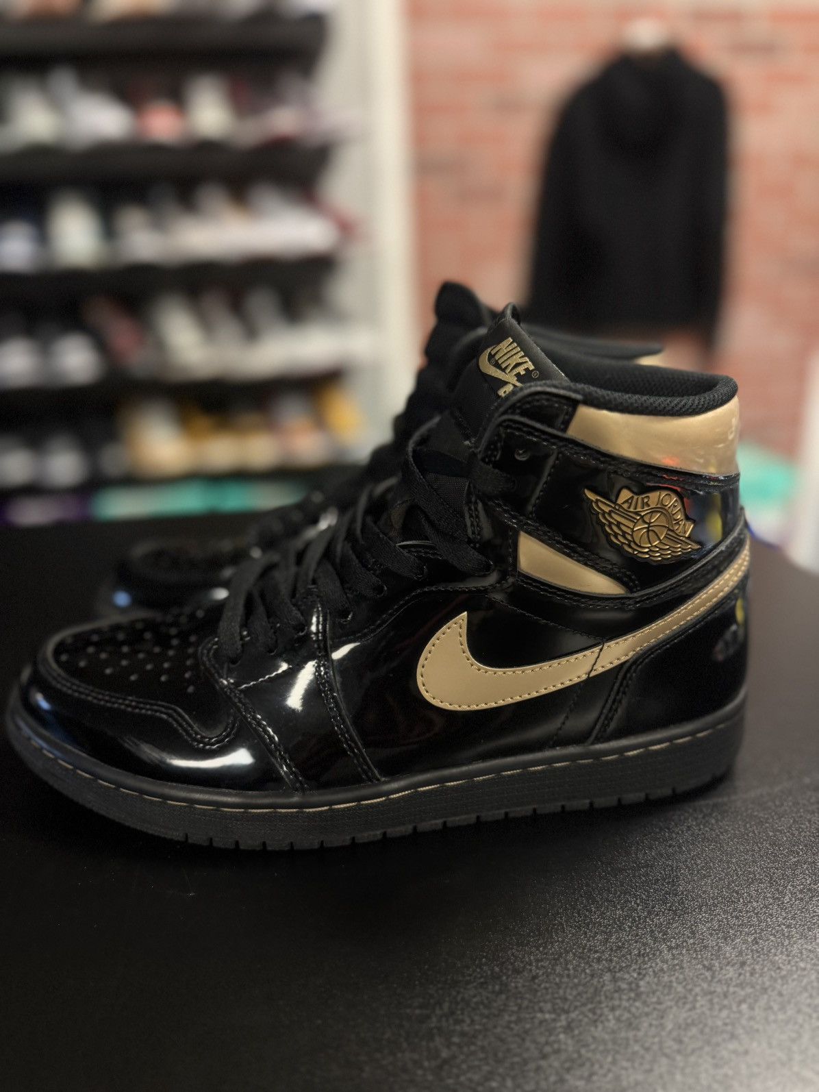 Jordan Brand × Nike Jordan 1 Black Metallic Gold (2020) Size 10 🧼 Size US 10 / EU 43 - 5 Thumbnail