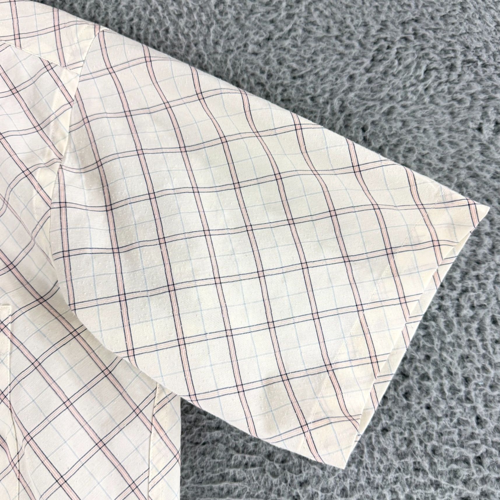 Giorgio Armani Vintage Giorgio Armani Lecollezioni Button-Up Shirt Mens L Ivory Plaid SS Size US L / EU 52-54 / 3 - 5 Thumbnail