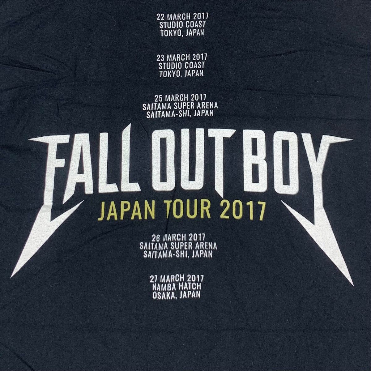 Gildan FALL OUT BOY Mania Japan Tour Punk Rock Band Tee Shirt Size M / US 6-8 / IT 42-44 - 5 Thumbnail