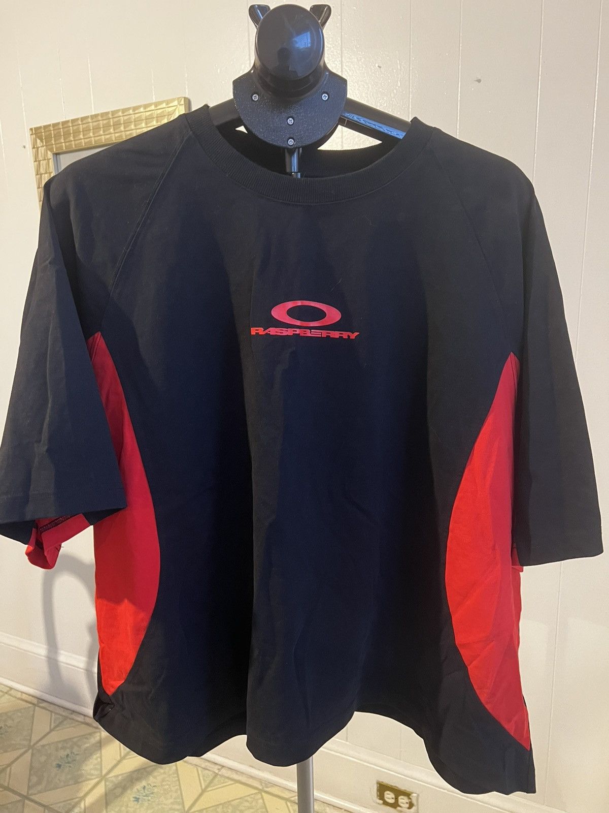 The GV Gallery Raspberry Hills Black/Red T-Shirt Size US M / EU 48-50 / 2 - 3 Thumbnail