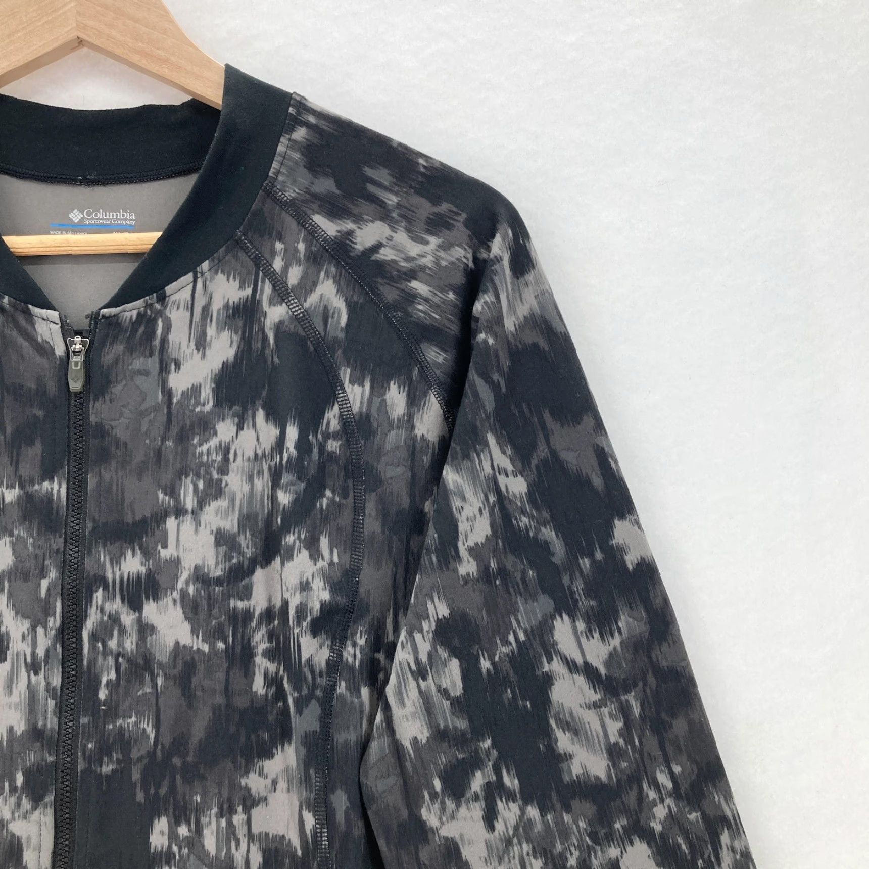 Vintage Columbia Bomber Jacket Mens XL Black Gray Zip Up Stretch Full Zip Outdoors Camp Jacket Size US XL / EU 56 / 4 - 2 Thumbnail