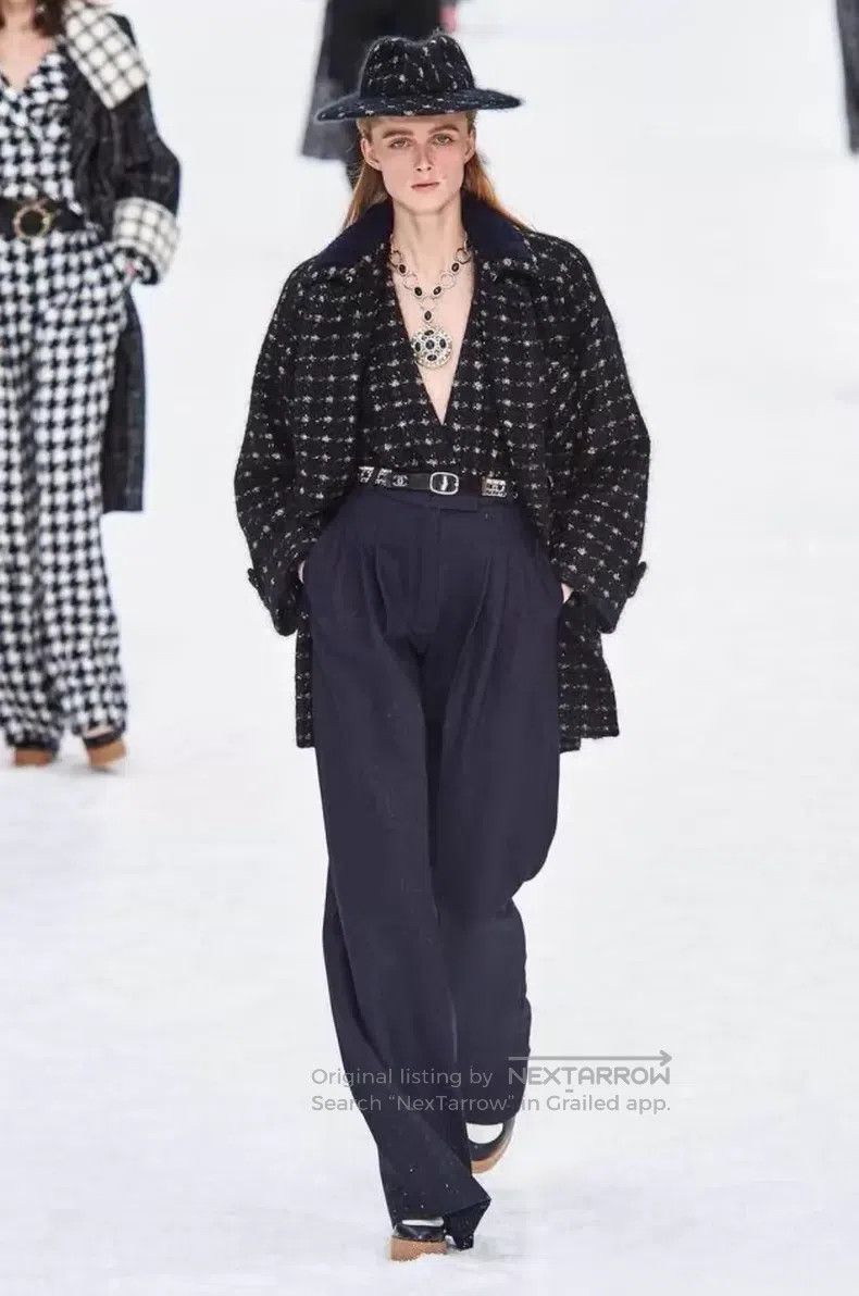 Chanel Chanel Snow series catwalk style deep v-neck tweed jacket Size XXS / US 00 / IT 34 - 7 Thumbnail