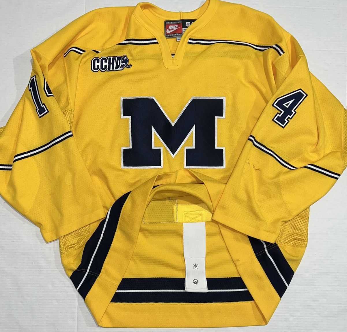 Nike Vintage Nike Michigan Wolverines Hockey Jersey Team Issued Size US XXL / EU 58 / 5 - 1 Thumbnail
