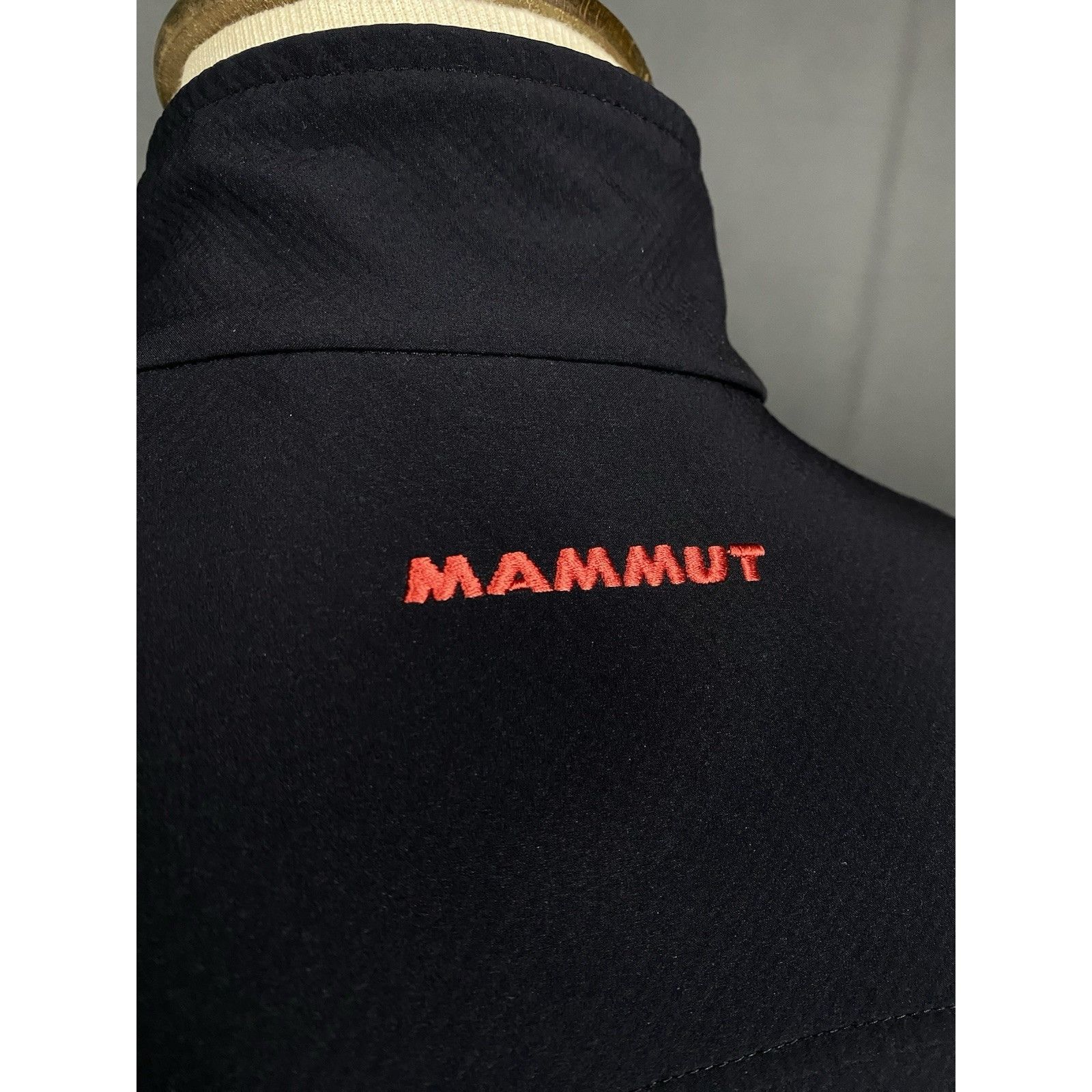 Mammut Mammut Men's Black SoftTech Softshell Windbreaker Jacket Siz Size US S / EU 44-46 / 1 - 12 Thumbnail
