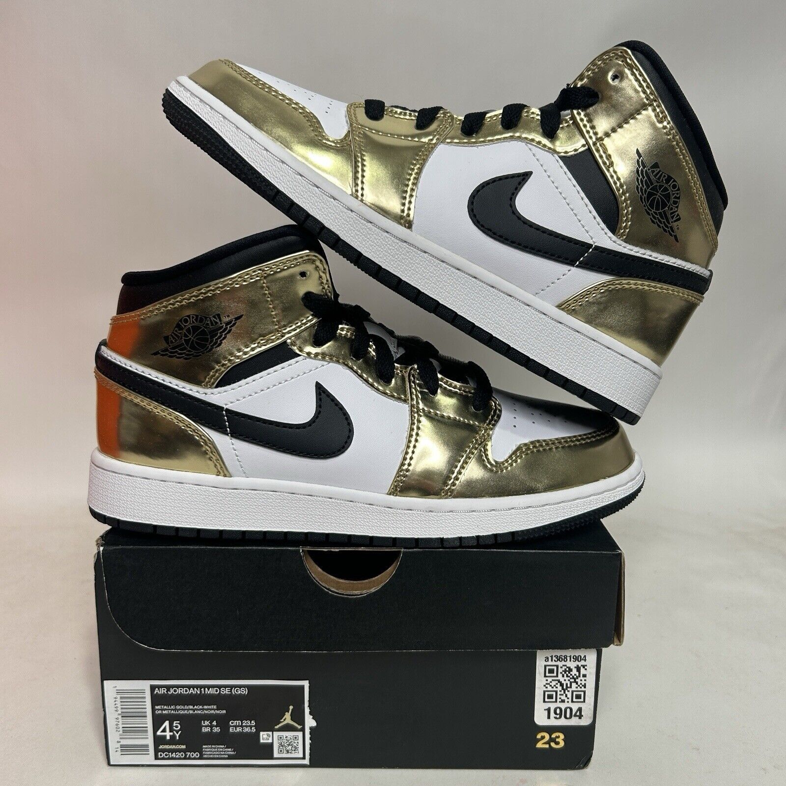 Jordan Brand Nike Air Jordan 1 Retro Mid SE “Metallic Gold” 2024 Size US 6 / IT 36 - 1 Thumbnail