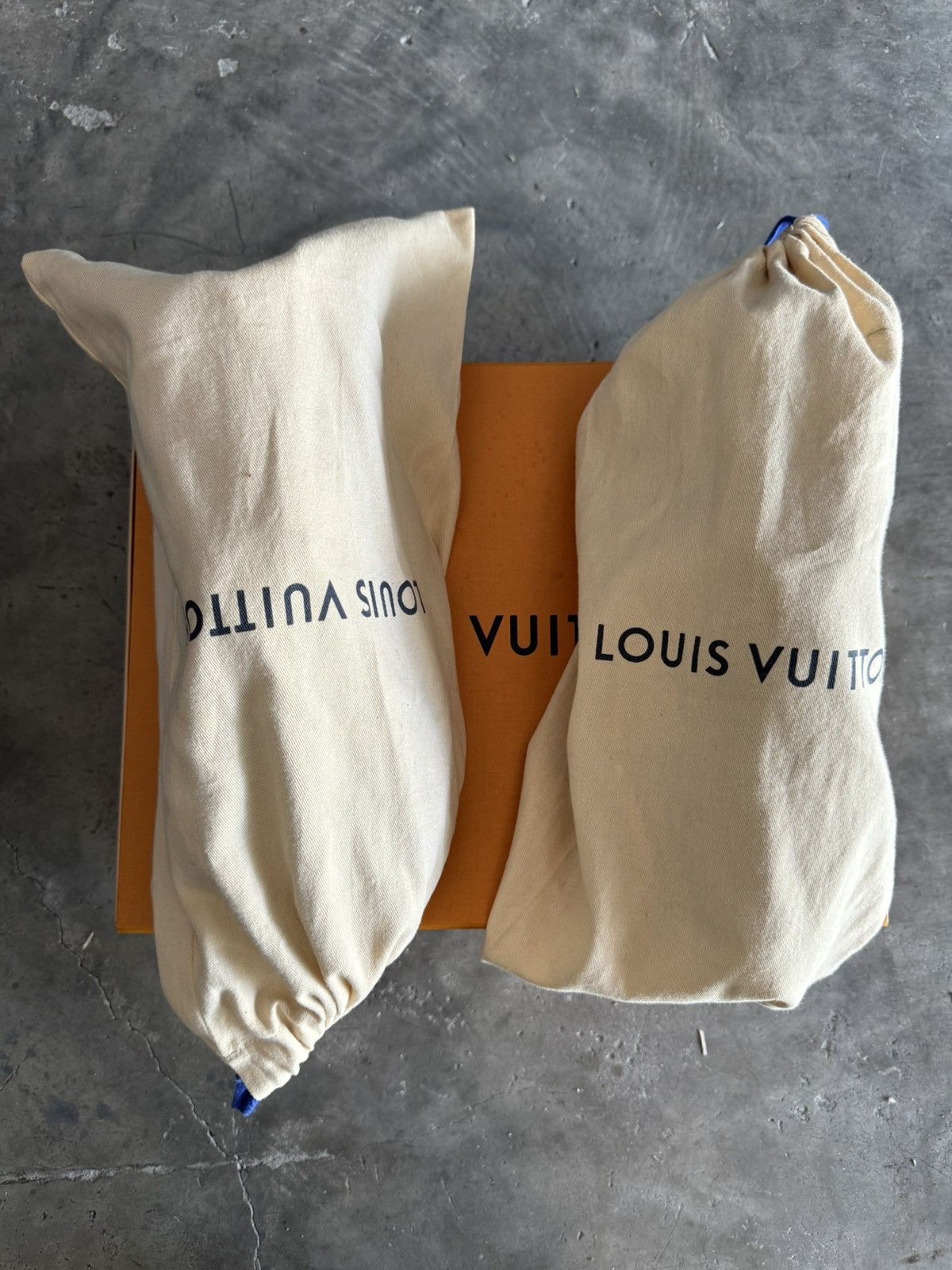 Louis Vuitton LOUIS VUITTON Run Away Sneakers Size US 9 / EU 42 - 11 Thumbnail
