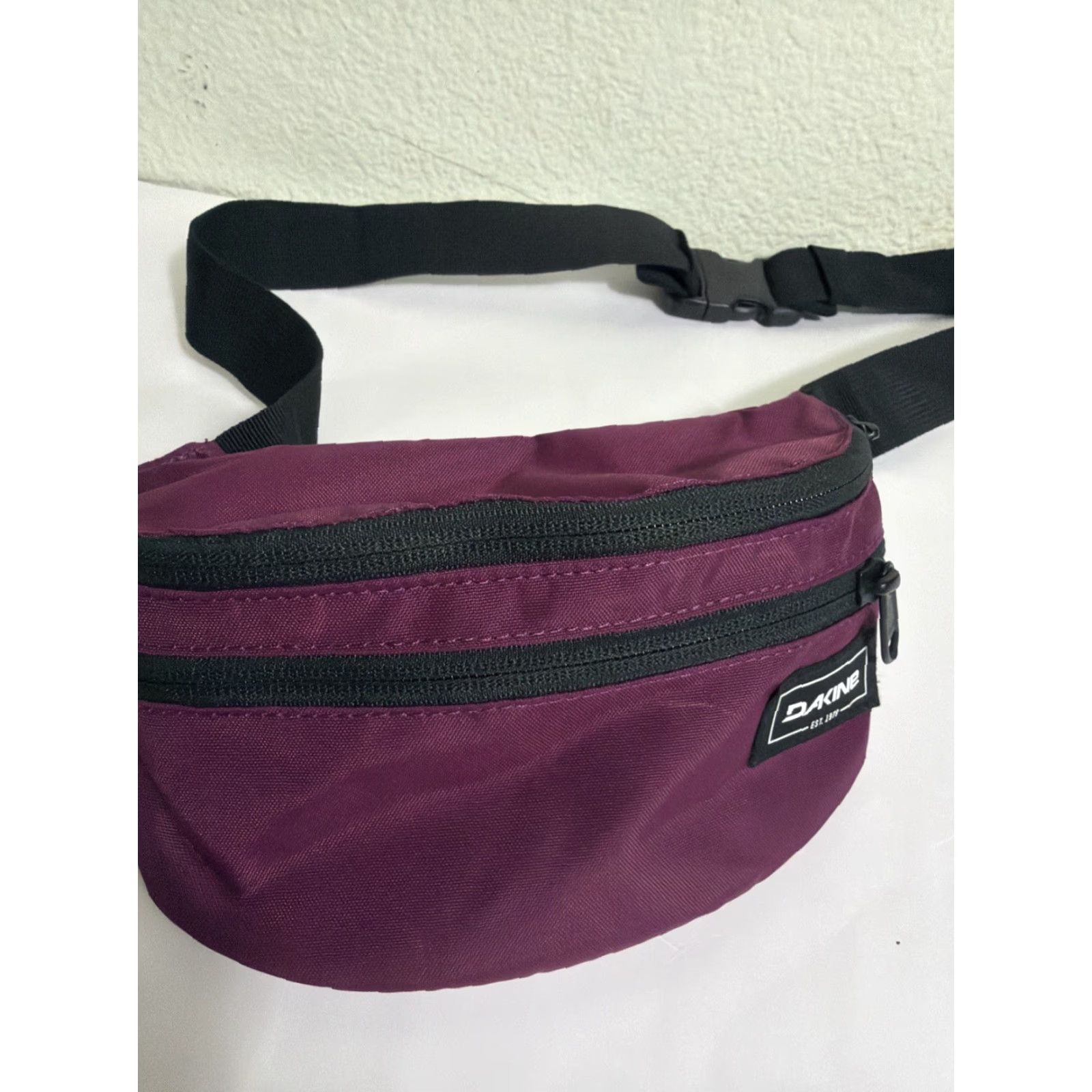 Dakine Dakine Maroon Fannypack Waist Bag Cordura Fabric 8x5.5 Women Belt Bag & Fanny Pack Maroon Cordura 8x5.5 Womens Size ONE SIZE - 3 Thumbnail