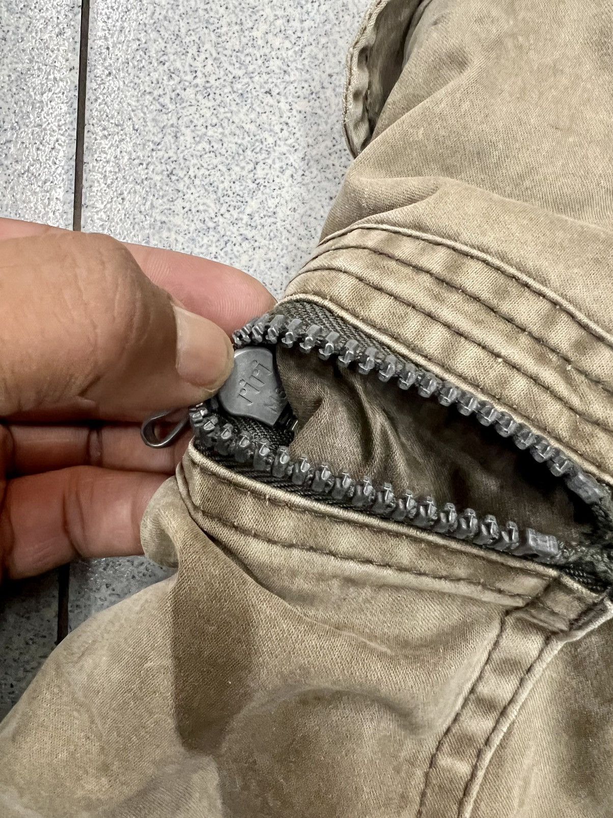 Attachment ATTACHMENT HEAVY FLARED CARGO PANTS Size US 30 / EU 46 - 8 Thumbnail